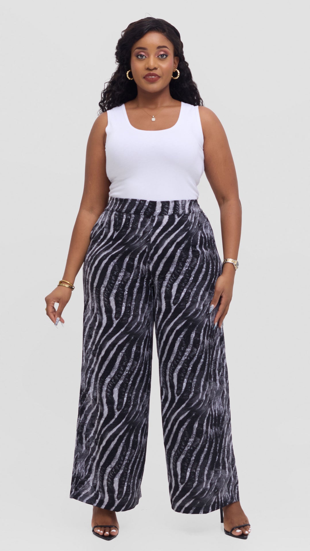 Vivo Maisha Straight Leg Pants in Crepe - Black / Grey Print