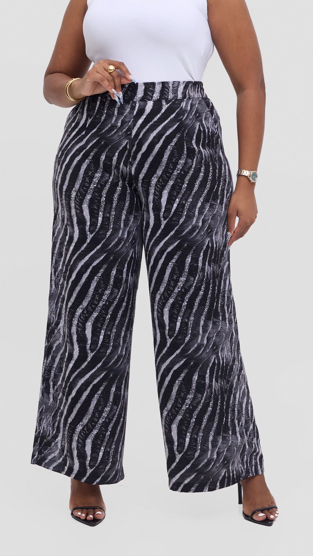 Vivo Maisha Straight Leg Pants in Crepe - Black / Grey Print