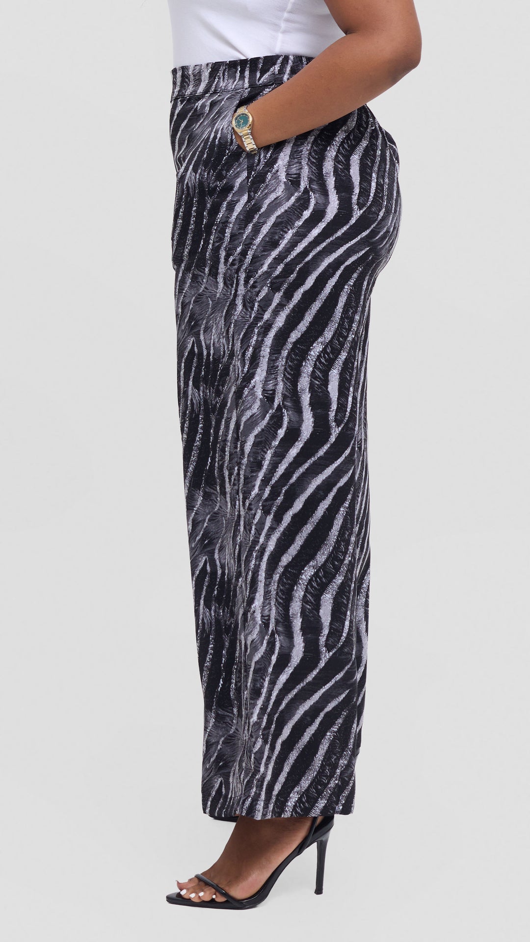 Vivo Maisha Straight Leg Pants in Crepe - Black / Grey Print