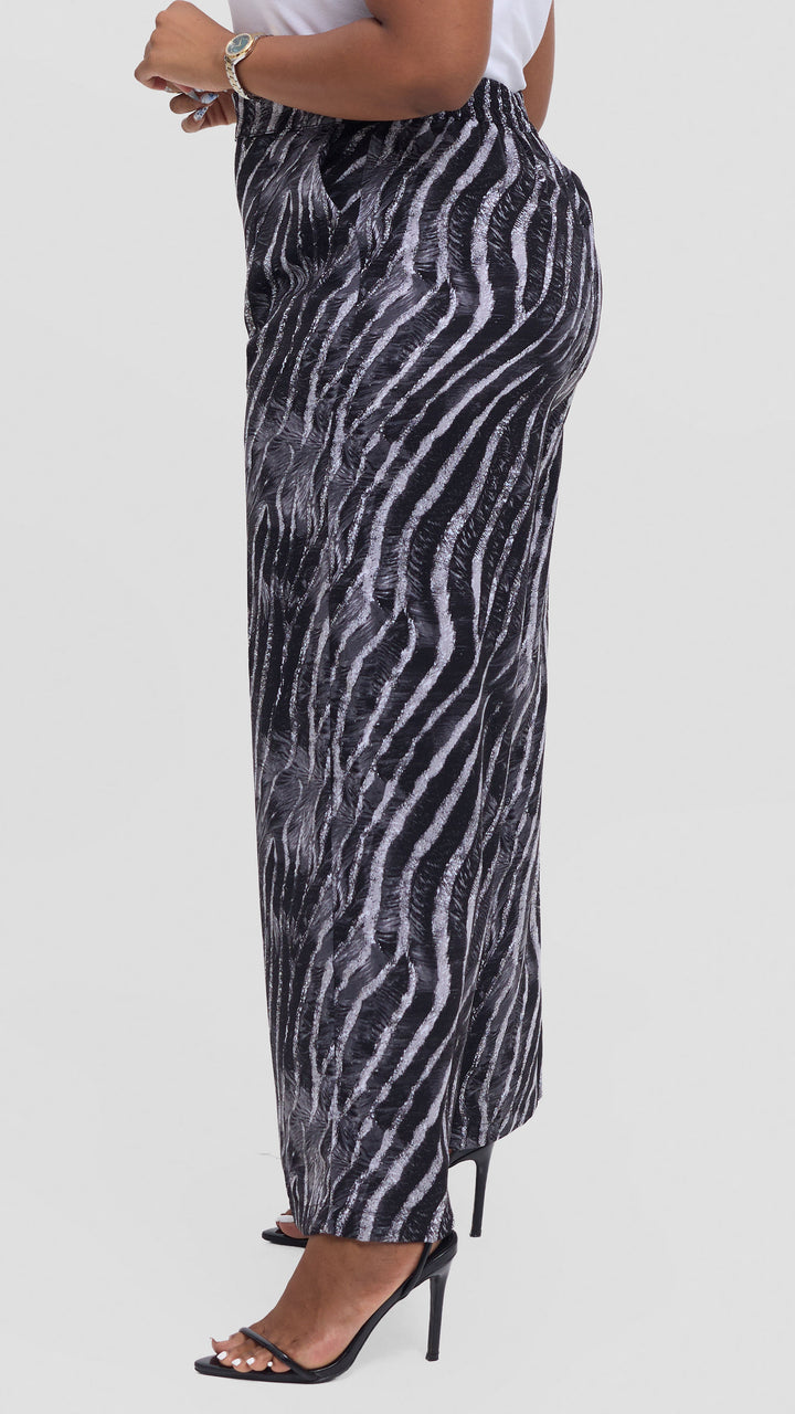 Vivo Maisha Straight Leg Pants in Crepe - Black / Grey Print
