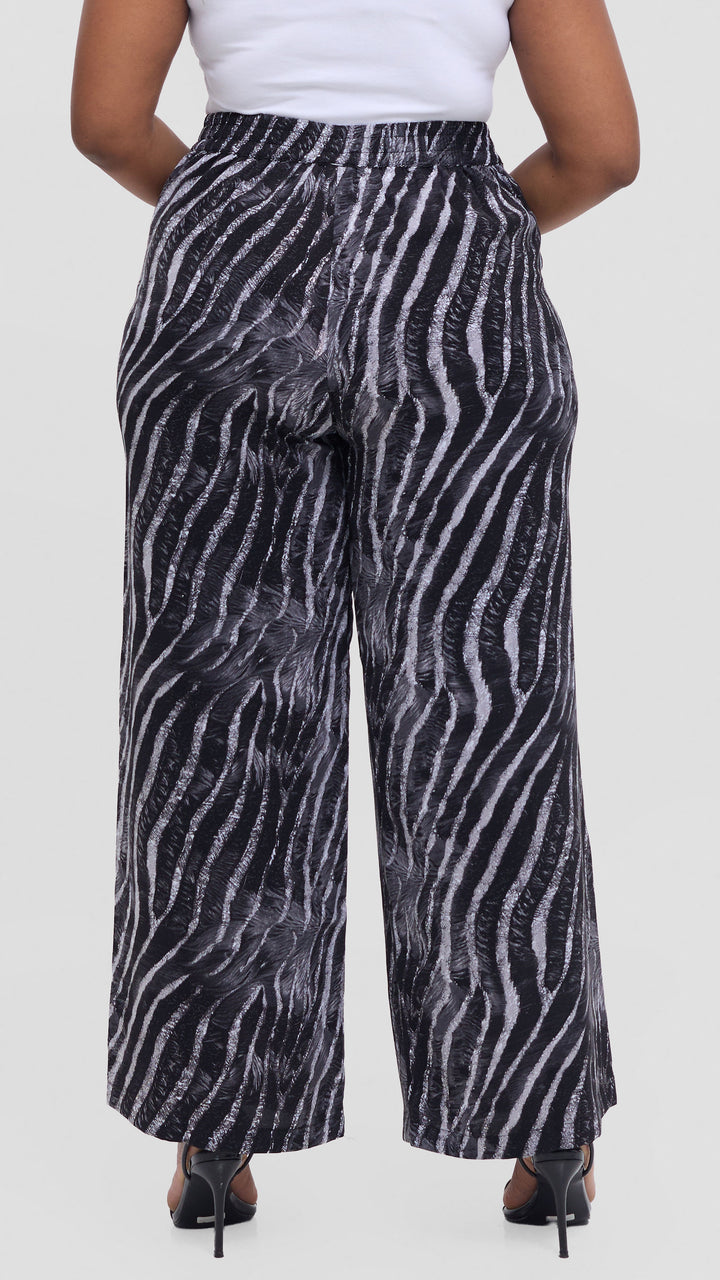 Vivo Maisha Straight Leg Pants in Crepe - Black / Grey Print