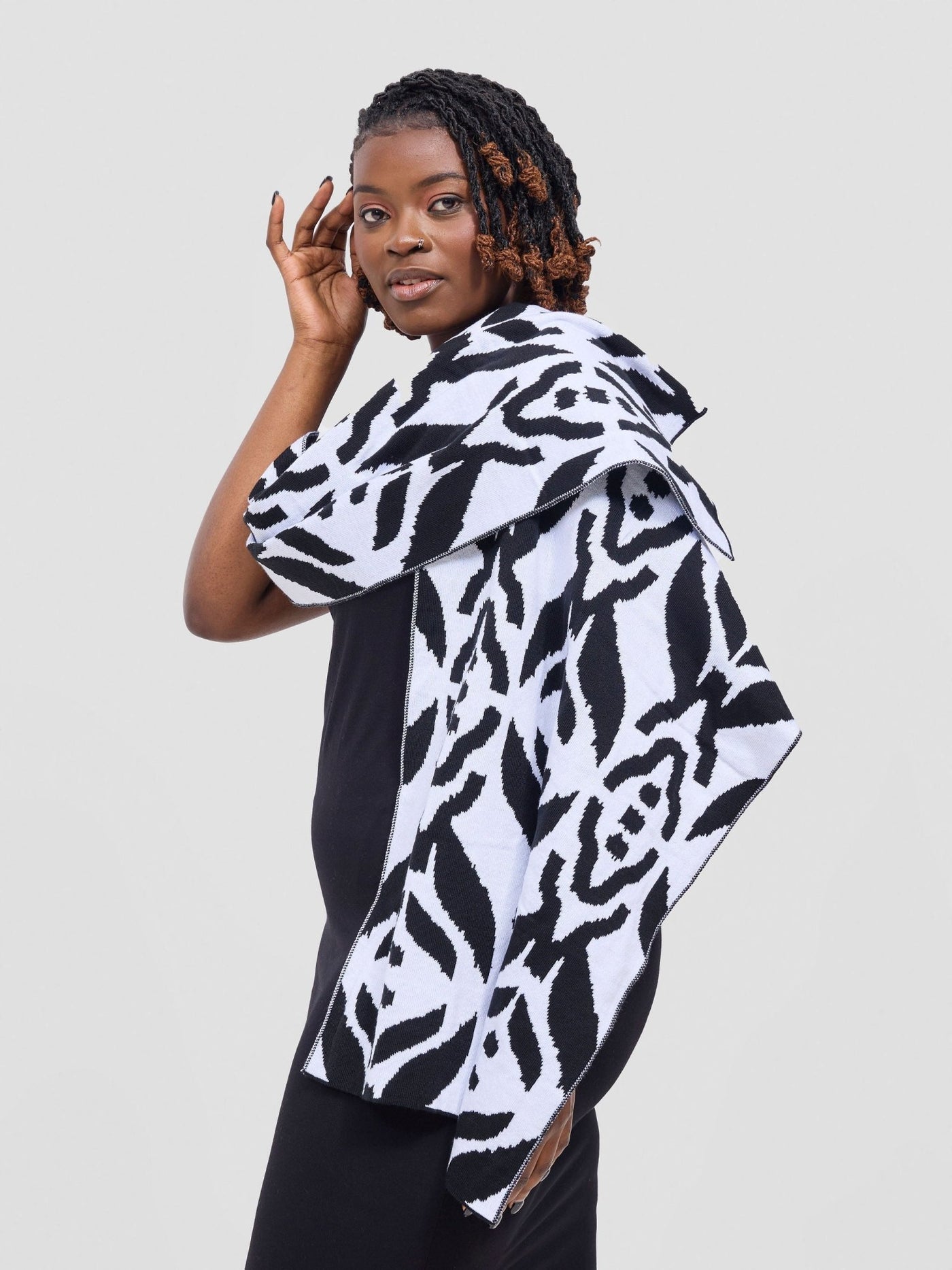 Vivo Lalani Scarf Without Fringes - Black / White Ukwi Print - Shopzetu