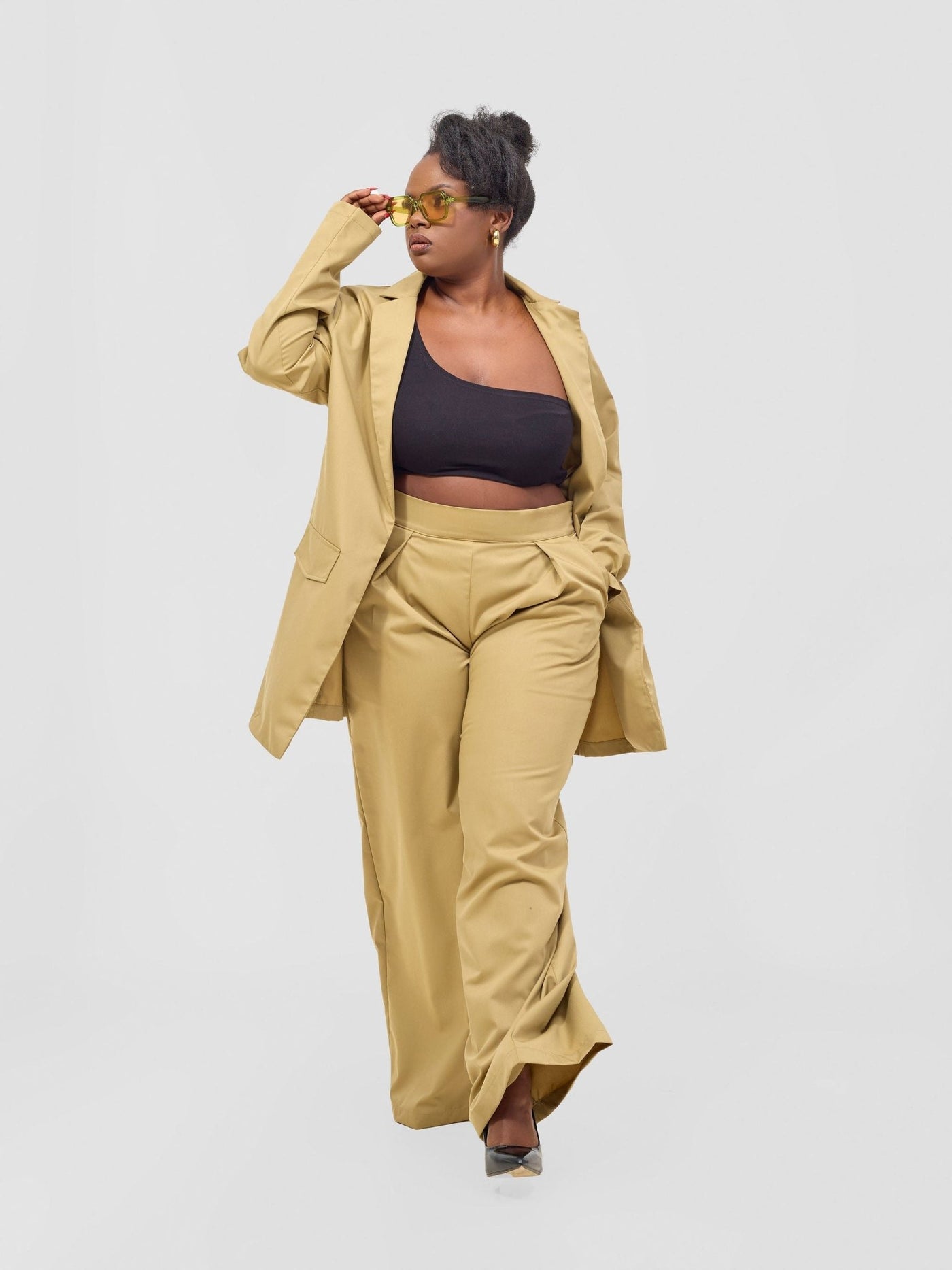 Zoya Kyro Women's Oversized Blazer - Beige - Shopzetu