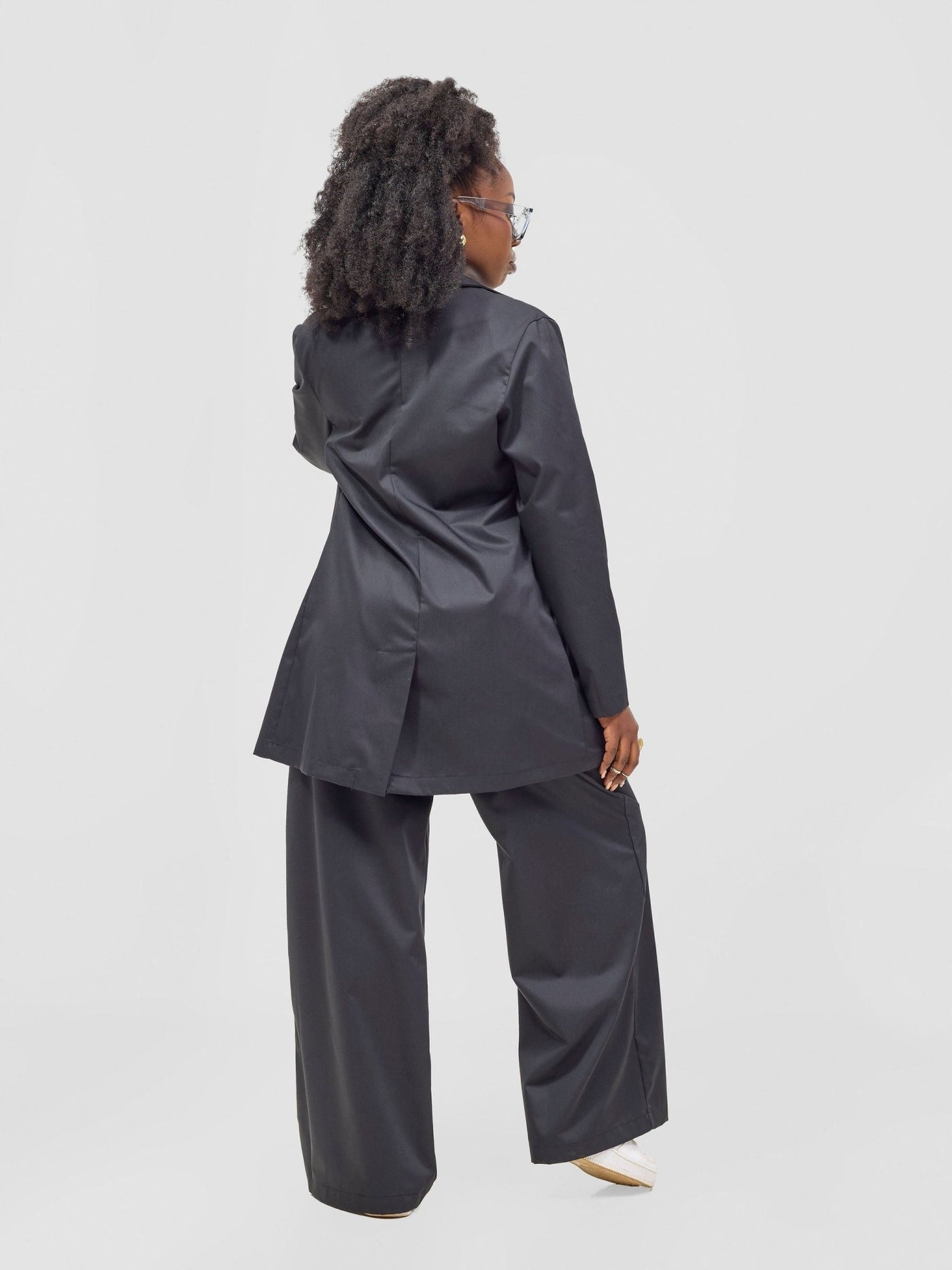 Zoya Kyro Straight Leg Pants - Black - Shopzetu