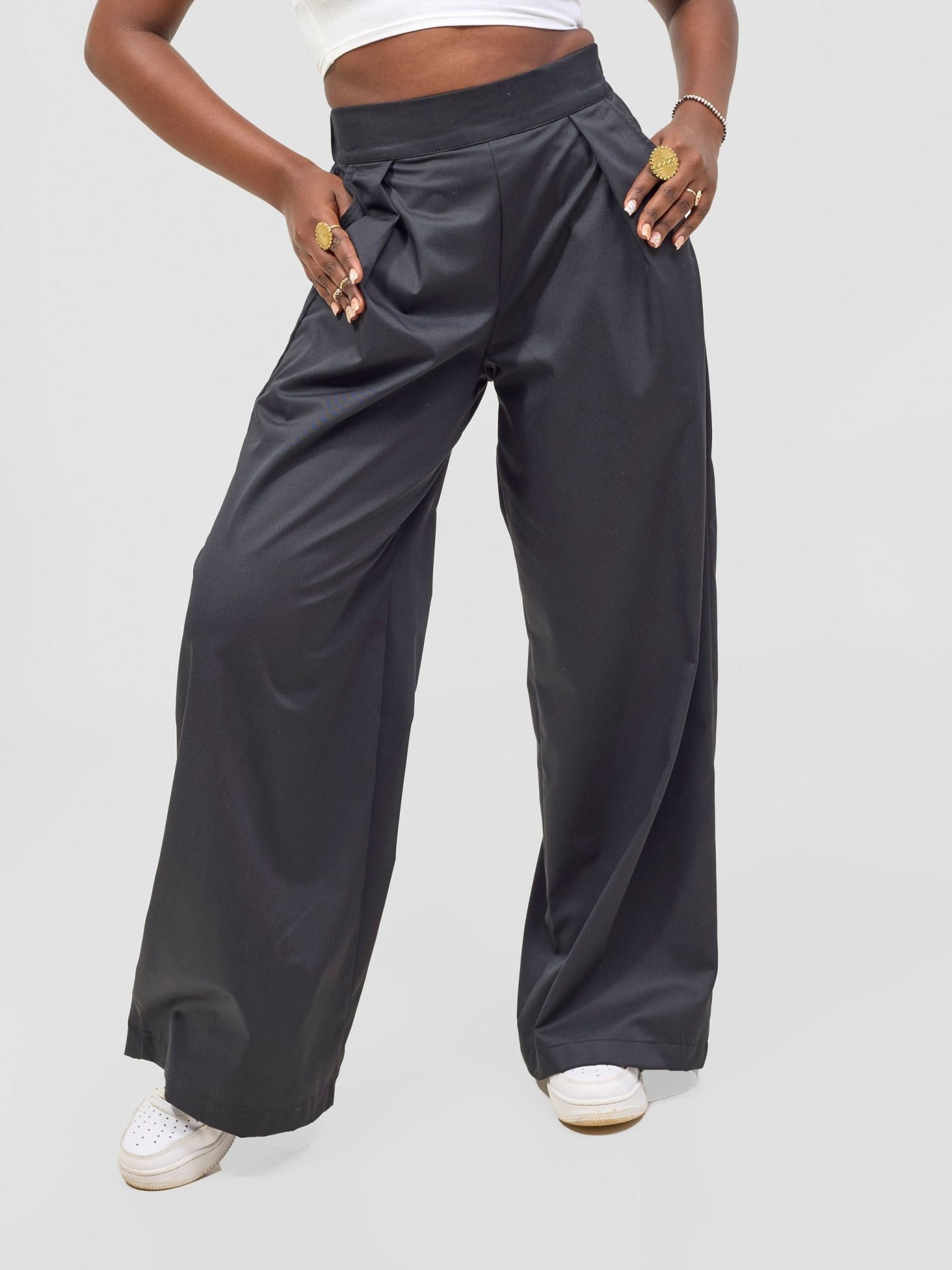 Zoya Kyro Straight Leg Pants - Black - Shopzetu