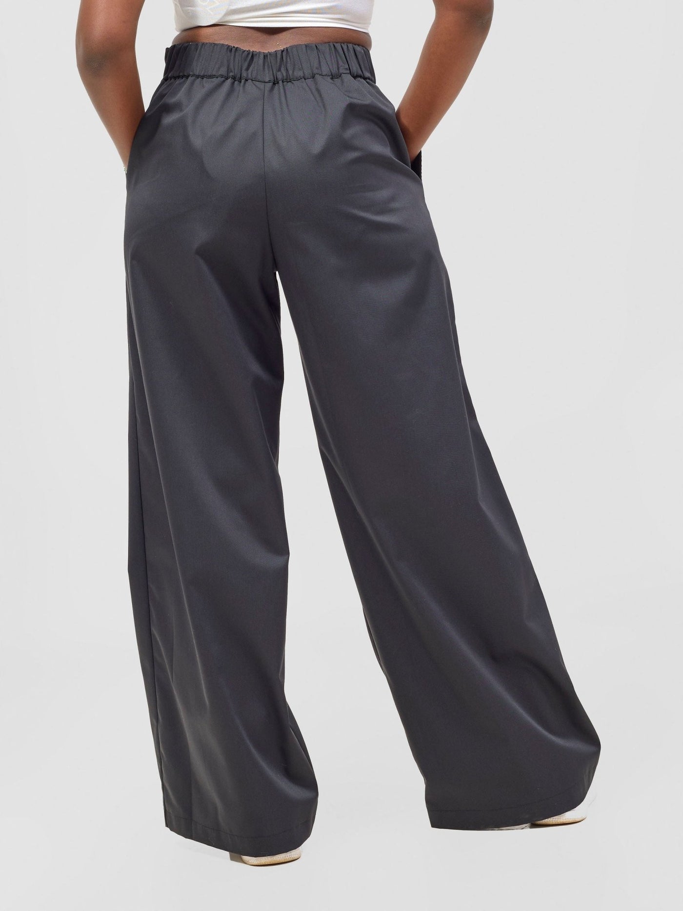 Zoya Kyro Straight Leg Pants - Black - Shopzetu