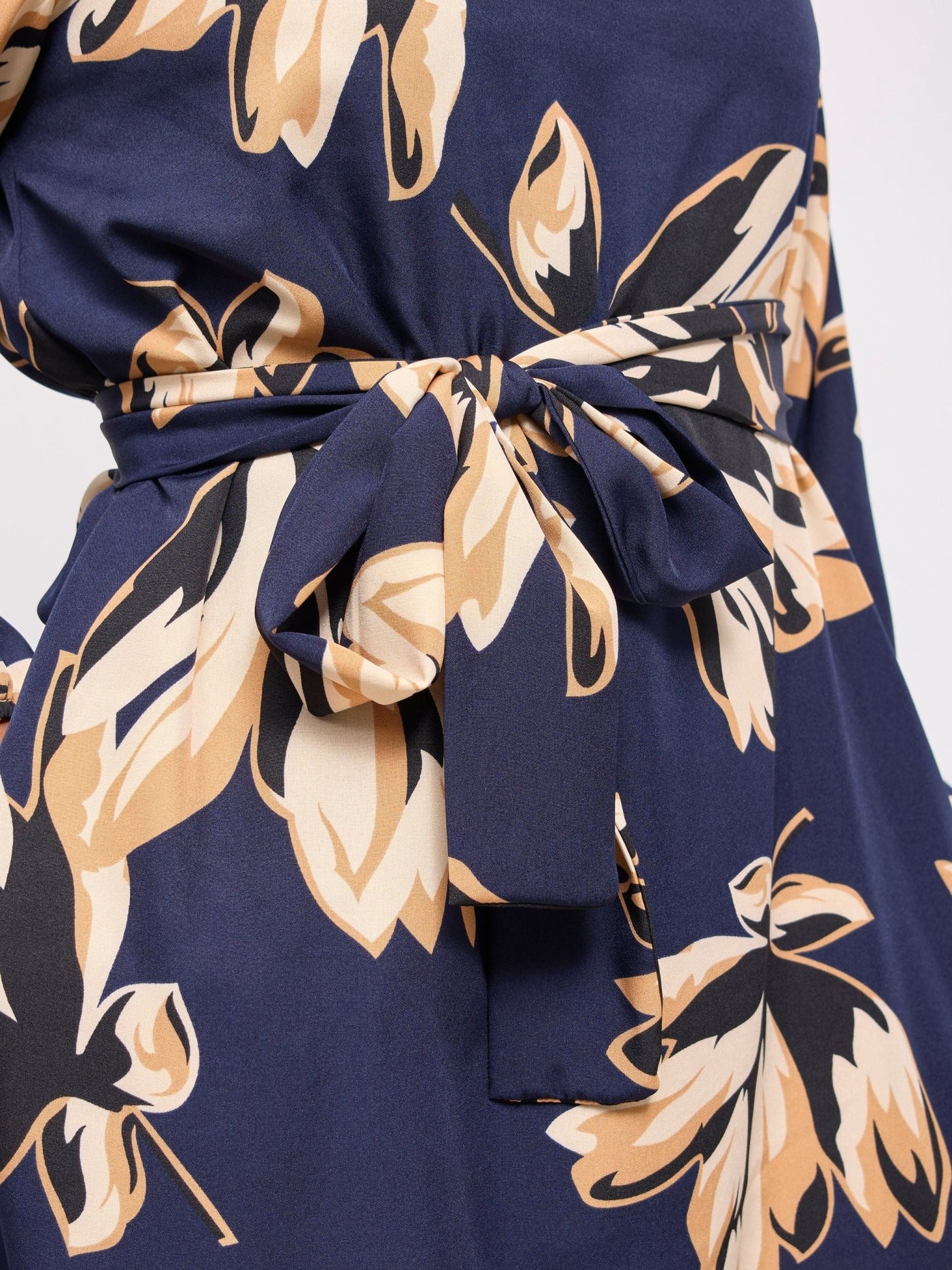Vivo Basic Ayo Bishop Sleeve Dress - Black / Brown Print - Shopzetu