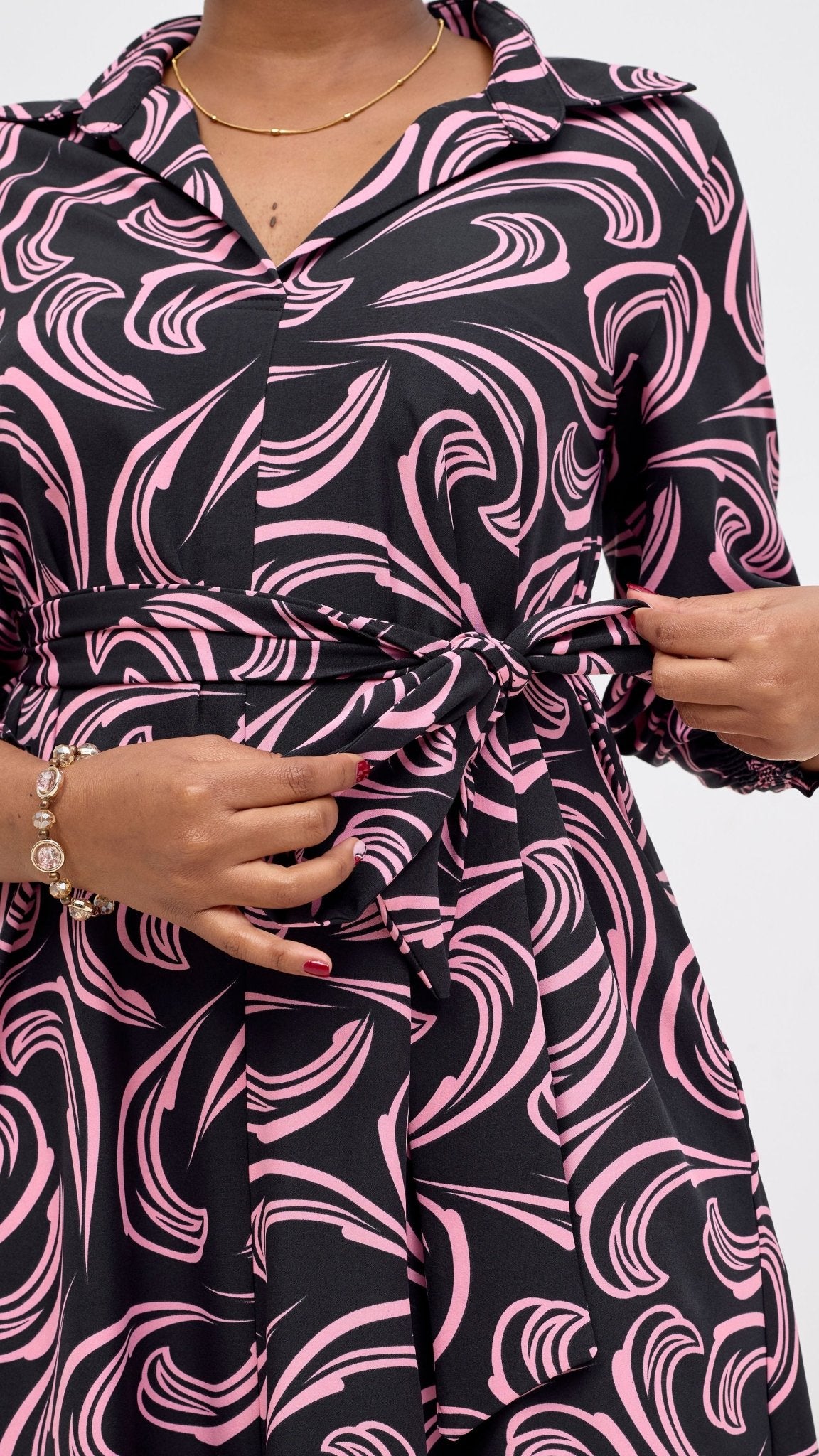 Vivo Serwa Flounce Dress - Black / Pink Print - Shopzetu