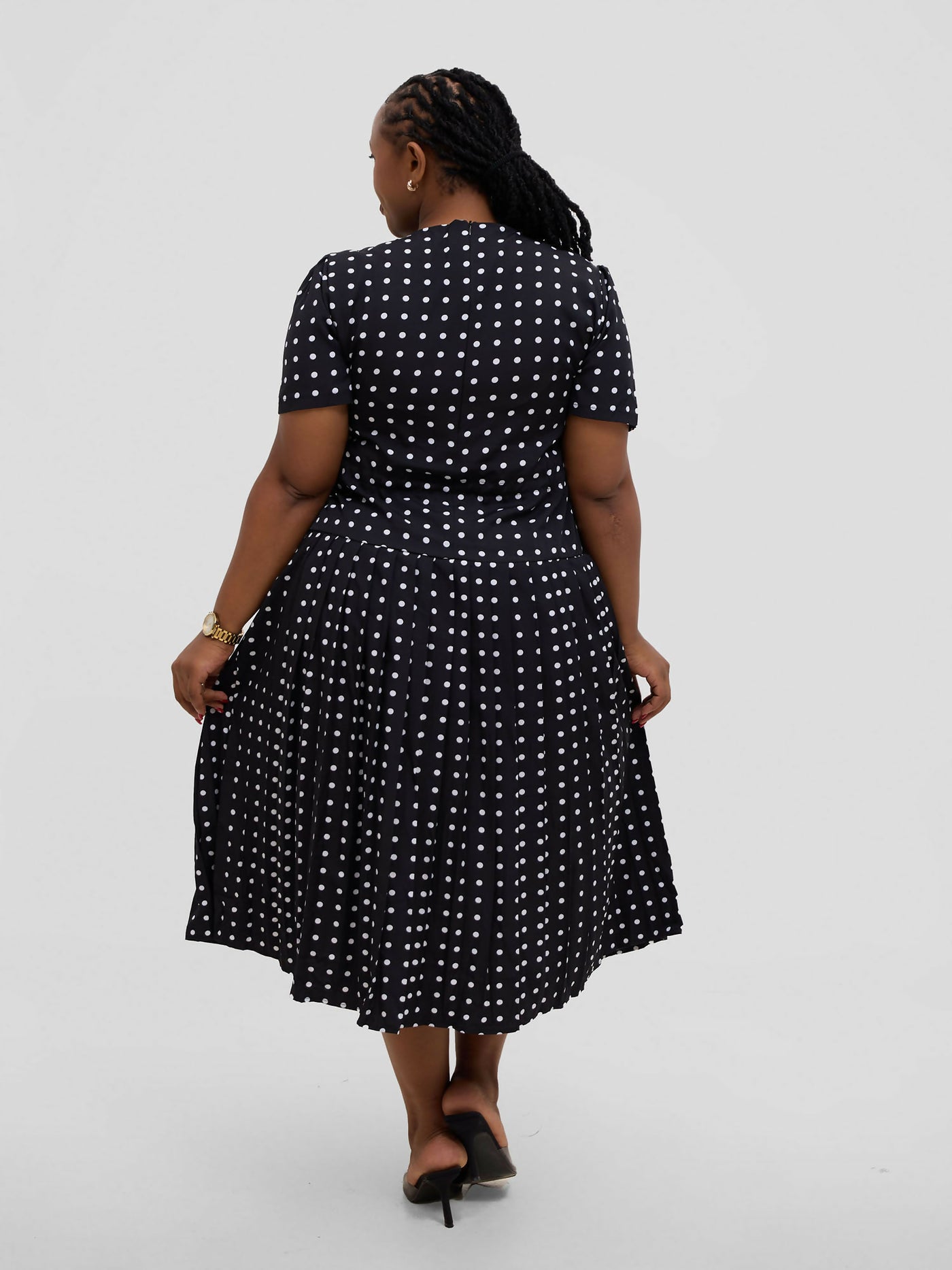 Hessed Polka Dot Short Sleaved Pleated With Belt Dress - Black - Shopzetu