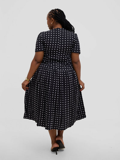 Hessed Polka Dot Short Sleaved Pleated With Belt Dress - Black - Shopzetu