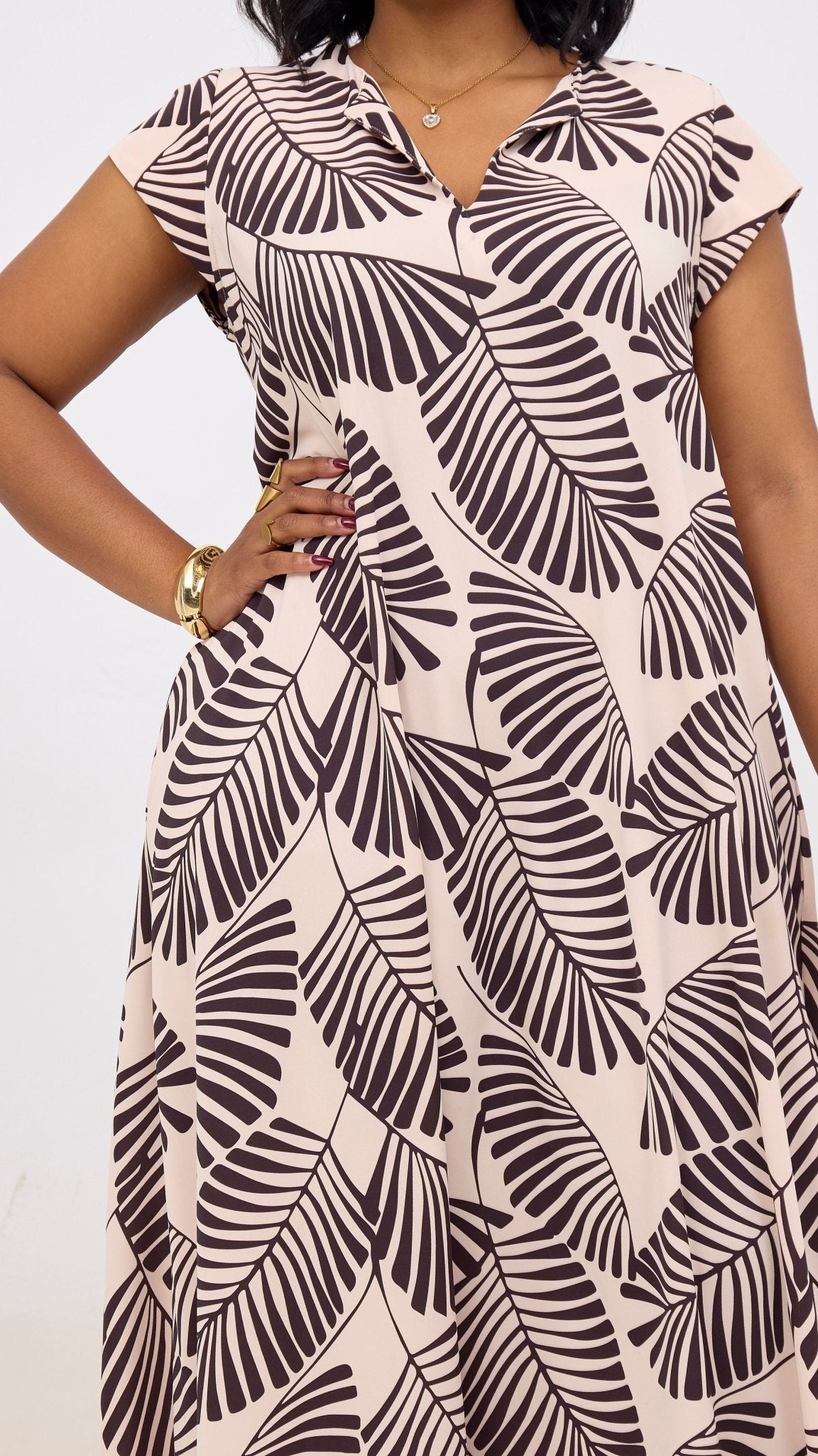 Vivo Zola V Neck Cap Sleeve Maxi Dress - Buttermilk / Chocolate Emin Print - Shopzetu
