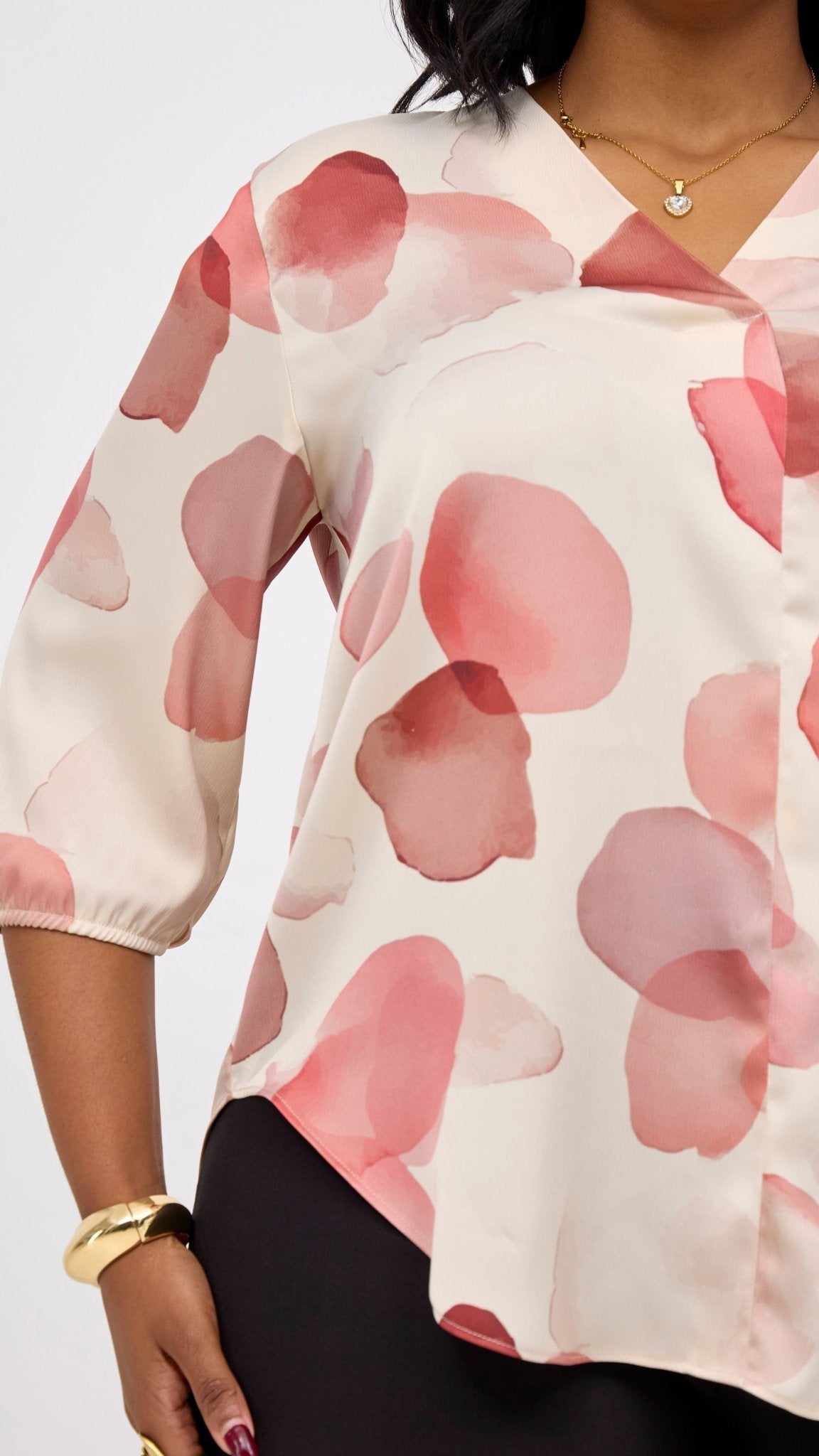 Vivo Dua 3/4 Sleeved V Neck Shirt - Buttermilk / Red Arisi Print - Shopzetu