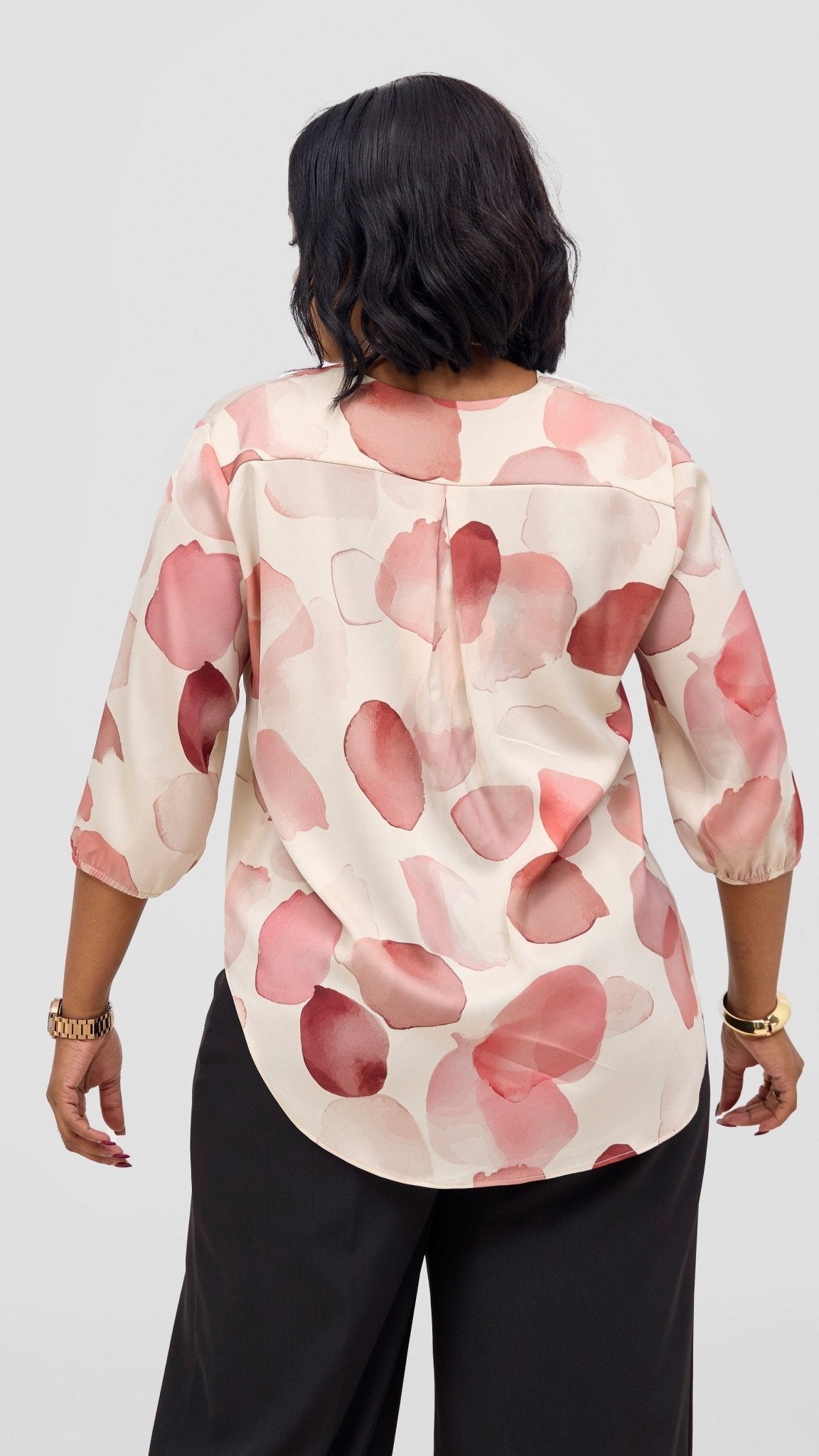 Vivo Dua 3/4 Sleeved V Neck Shirt - Buttermilk / Red Arisi Print - Shopzetu