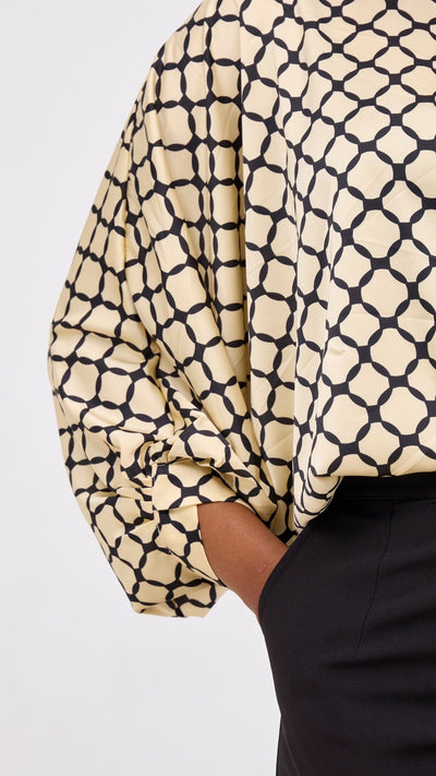 Vivo Sawari Crossed Cuff Batwing Top - Light Cream / Black Print - Shopzetu