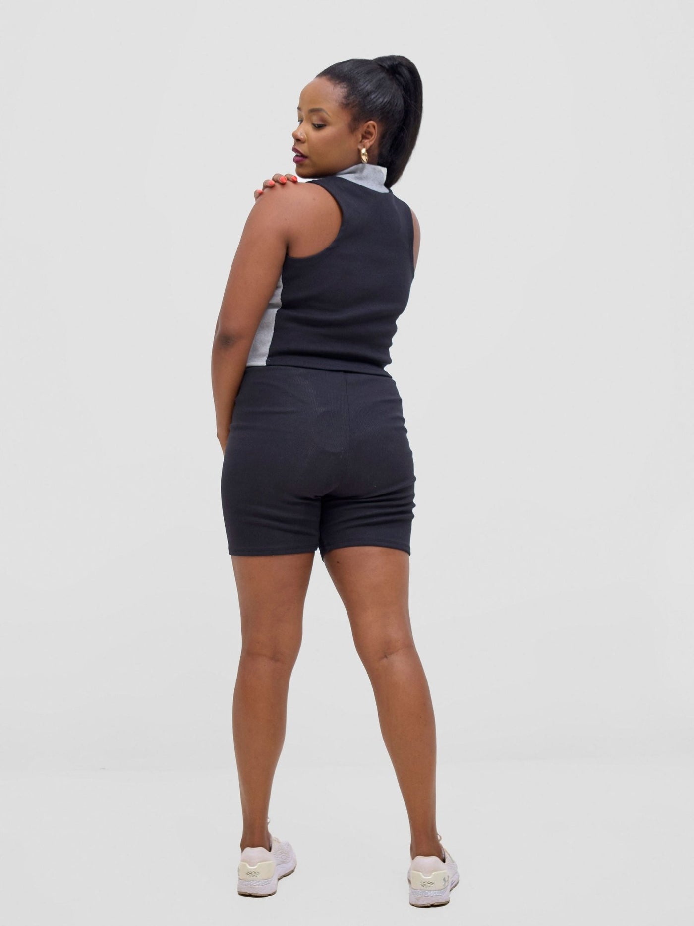 Zoya Vasha Sleeveless Turtleneck Top - Black / Grey - Shopzetu