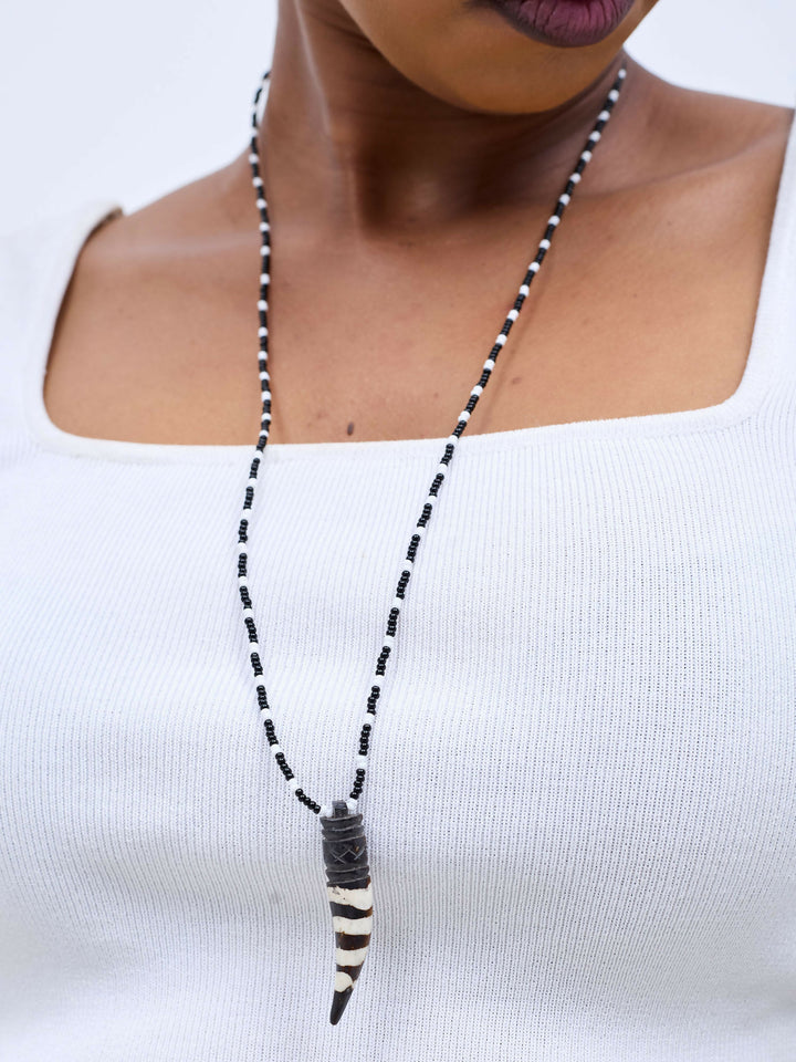 Dianaah J Beaded Necklace - Black / White - Shopzetu