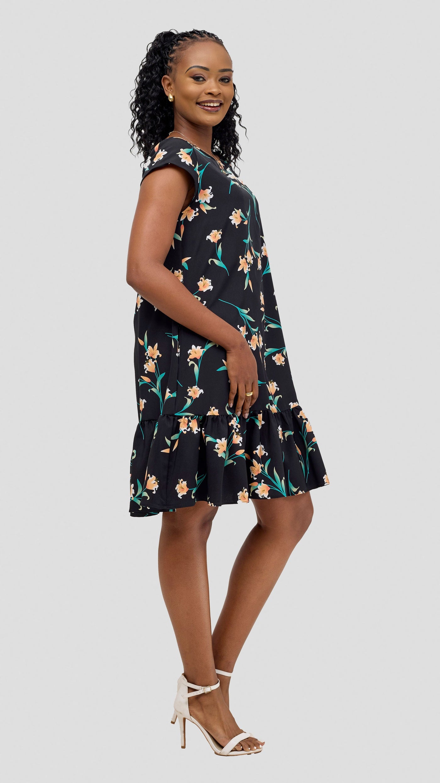 Vivo Dalia Cap Sleeve Gathered Knee Length Dress - Black / Peach Print