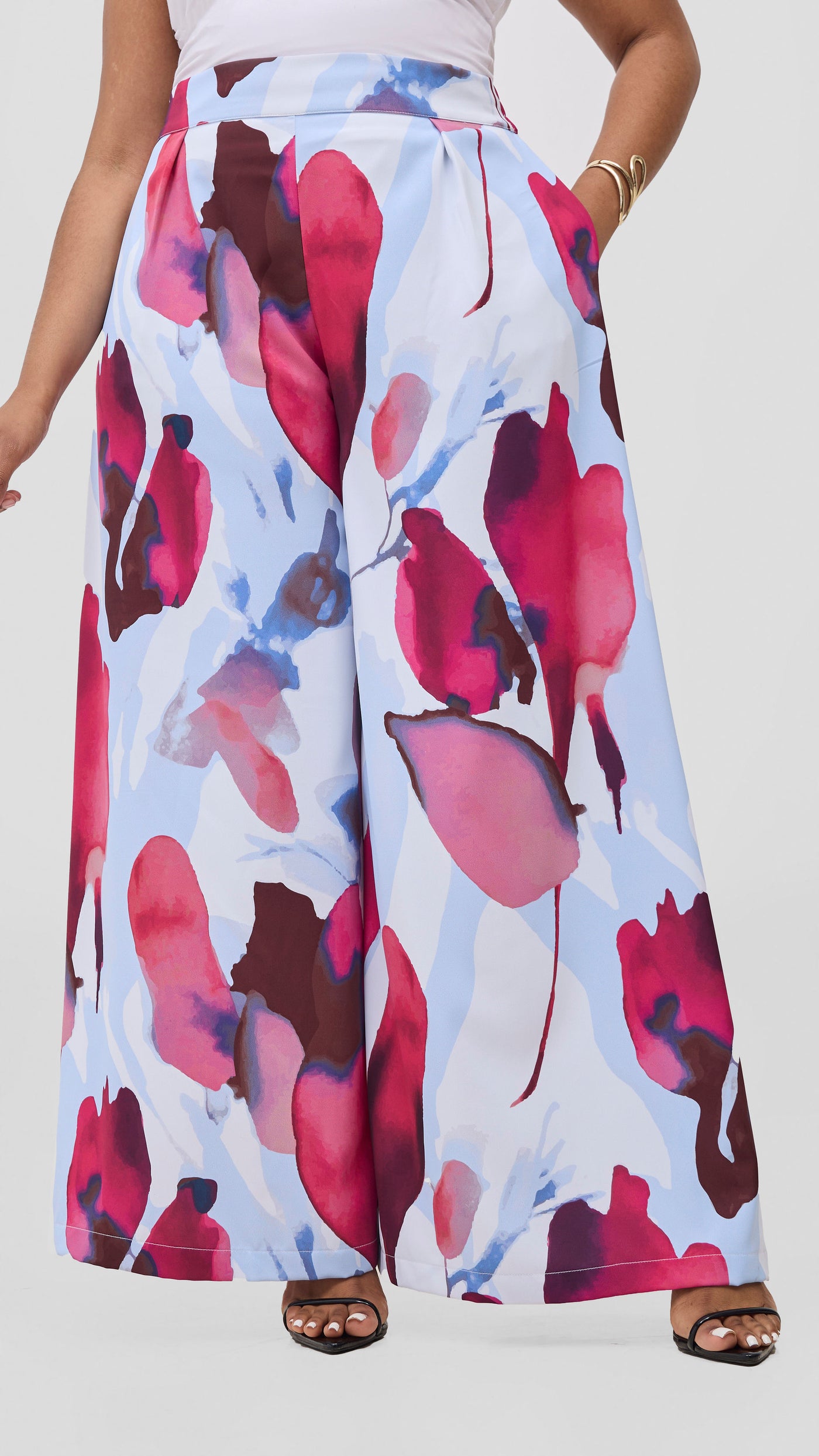 Vivo Ayla Crepe Pants - Light Blue / Burgundy Dola Print