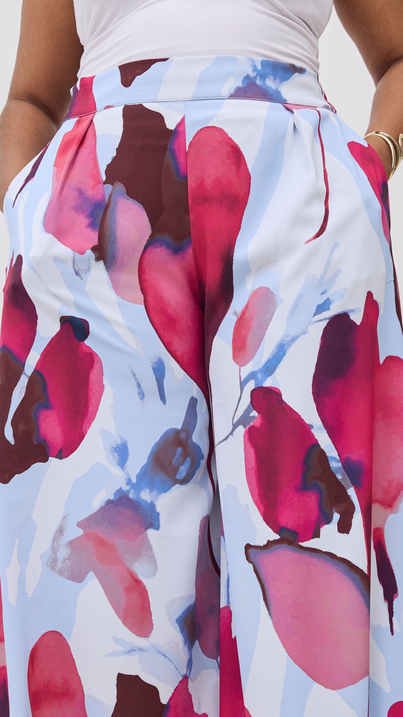 Vivo Ayla Crepe Pants - Light Blue / Burgundy Dola Print
