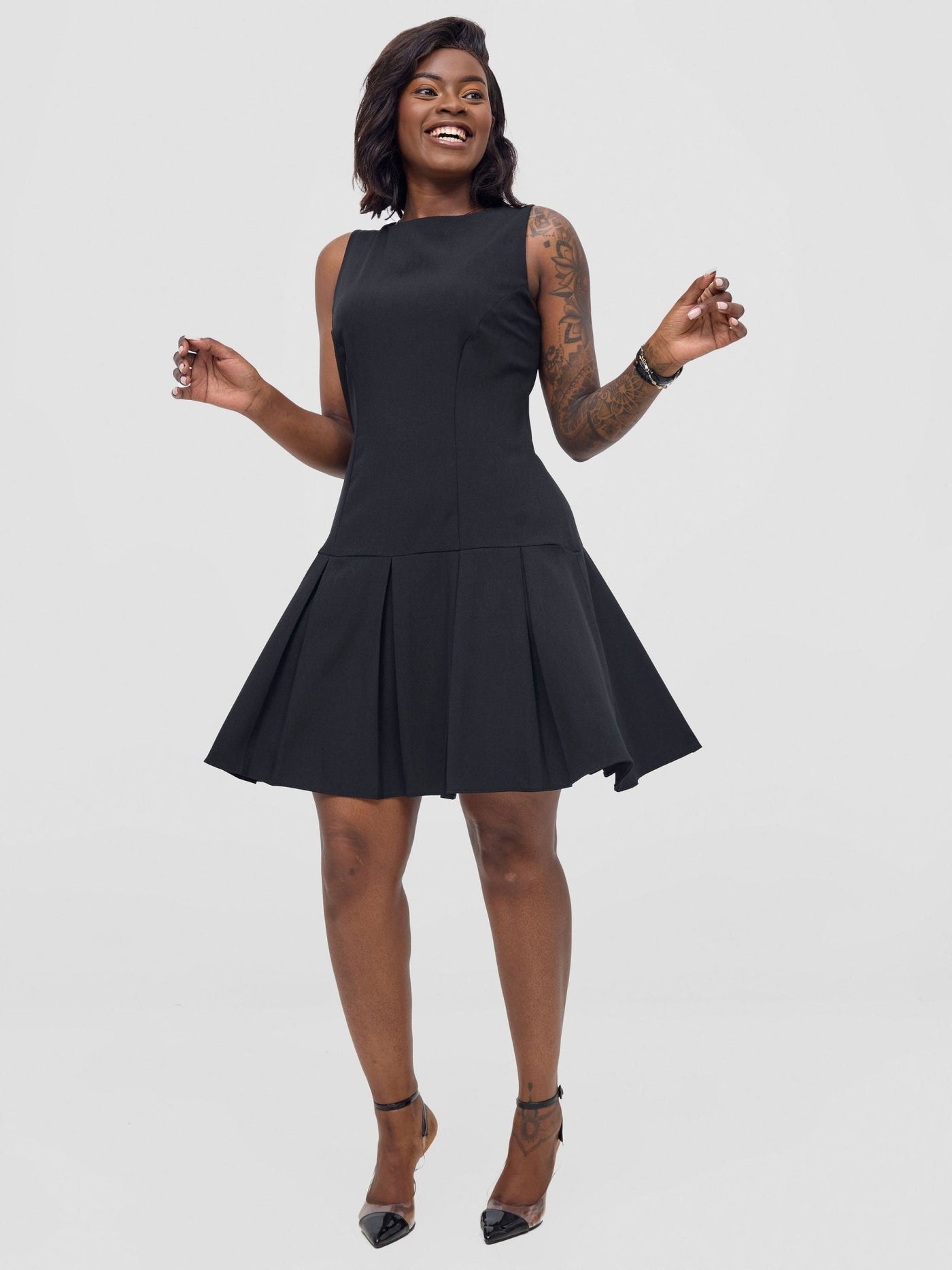 Vivo Niari Sleeveless Pleated Dress - Black - Shopzetu