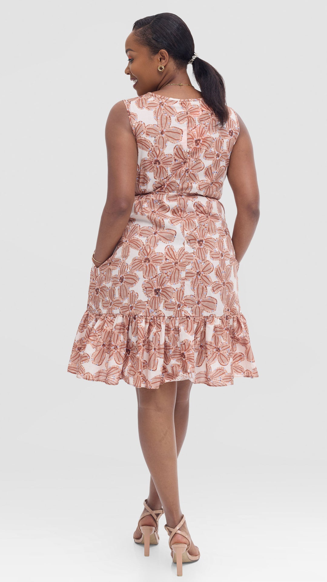 Vivo Dalia Sleeveless Gathered Dress In Cotton - Rust / Brown Print