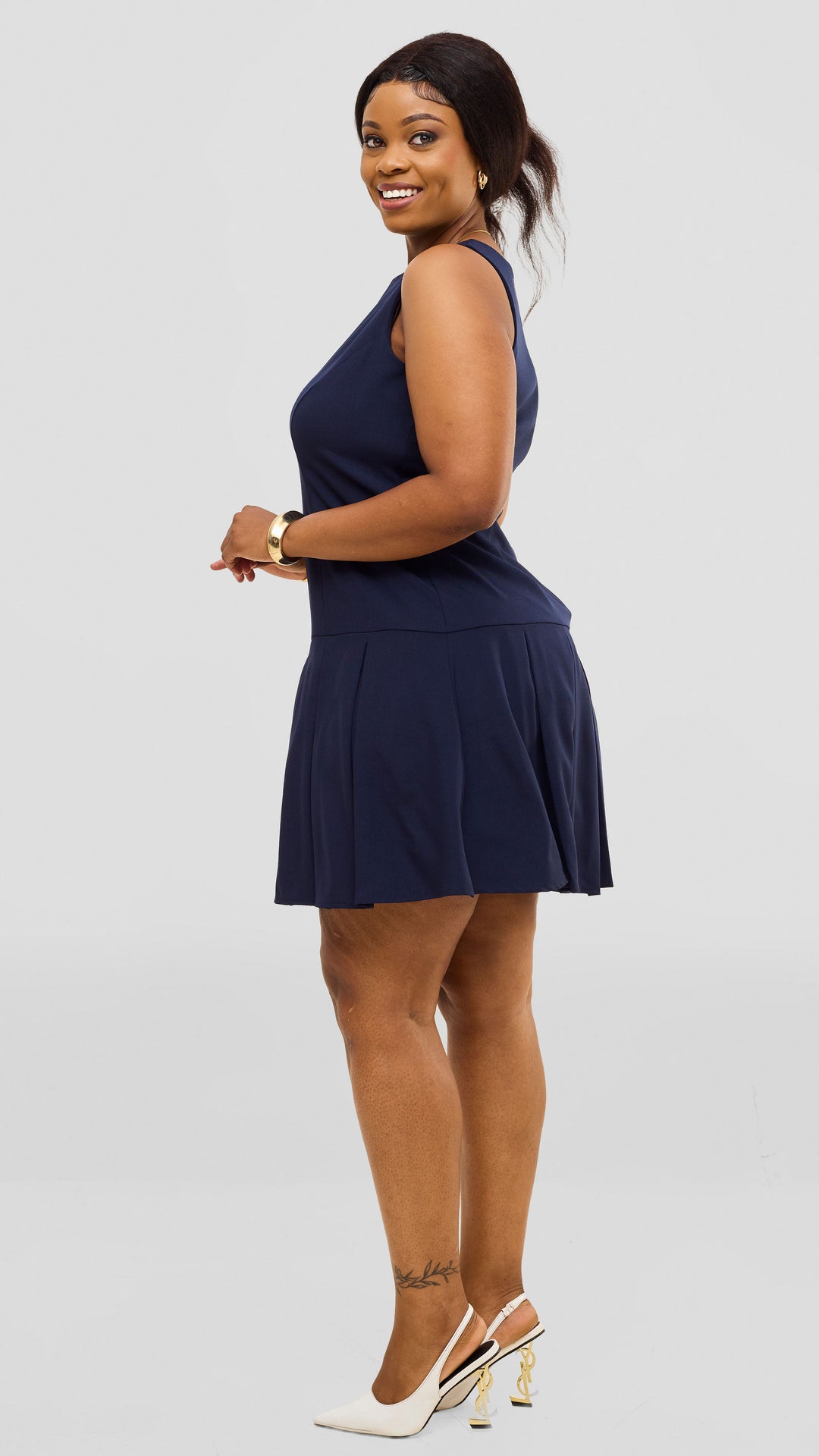 Vivo Niari Pleated Dress In Crepe - Navy