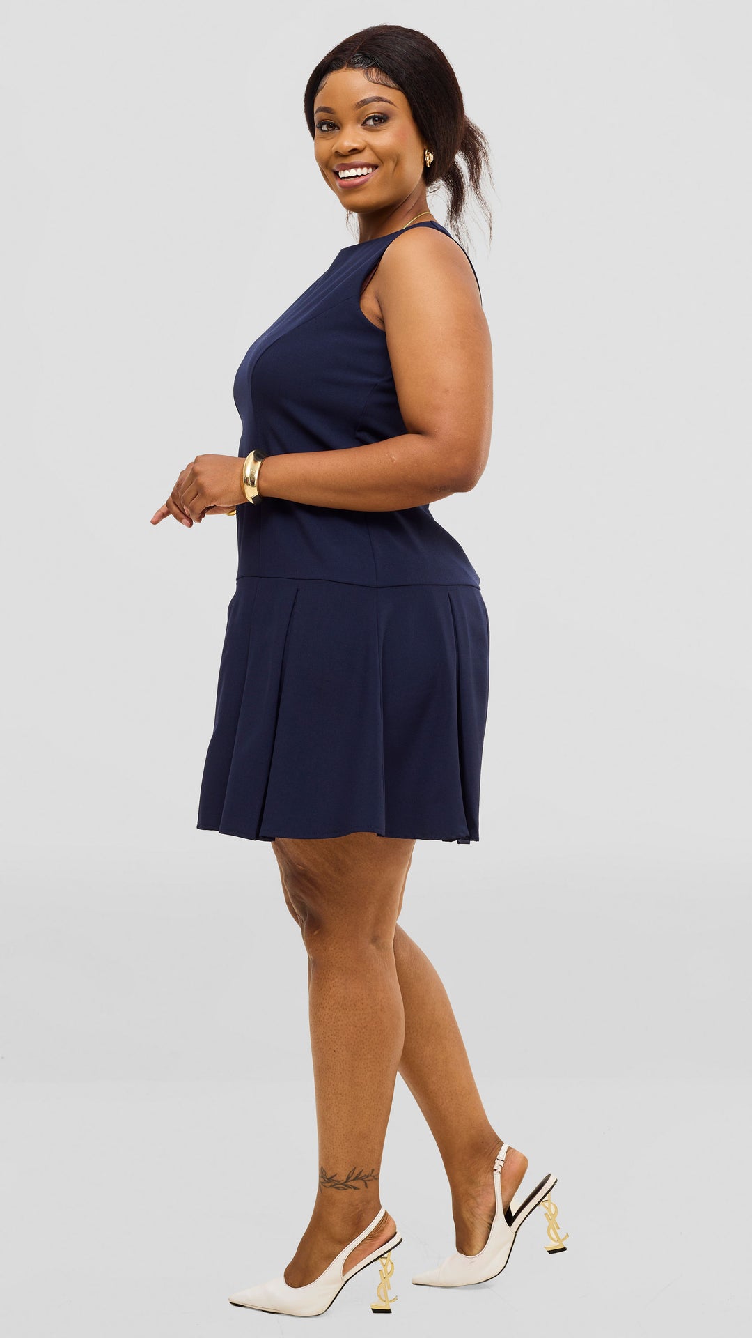 Vivo Niari Pleated Dress In Crepe - Navy
