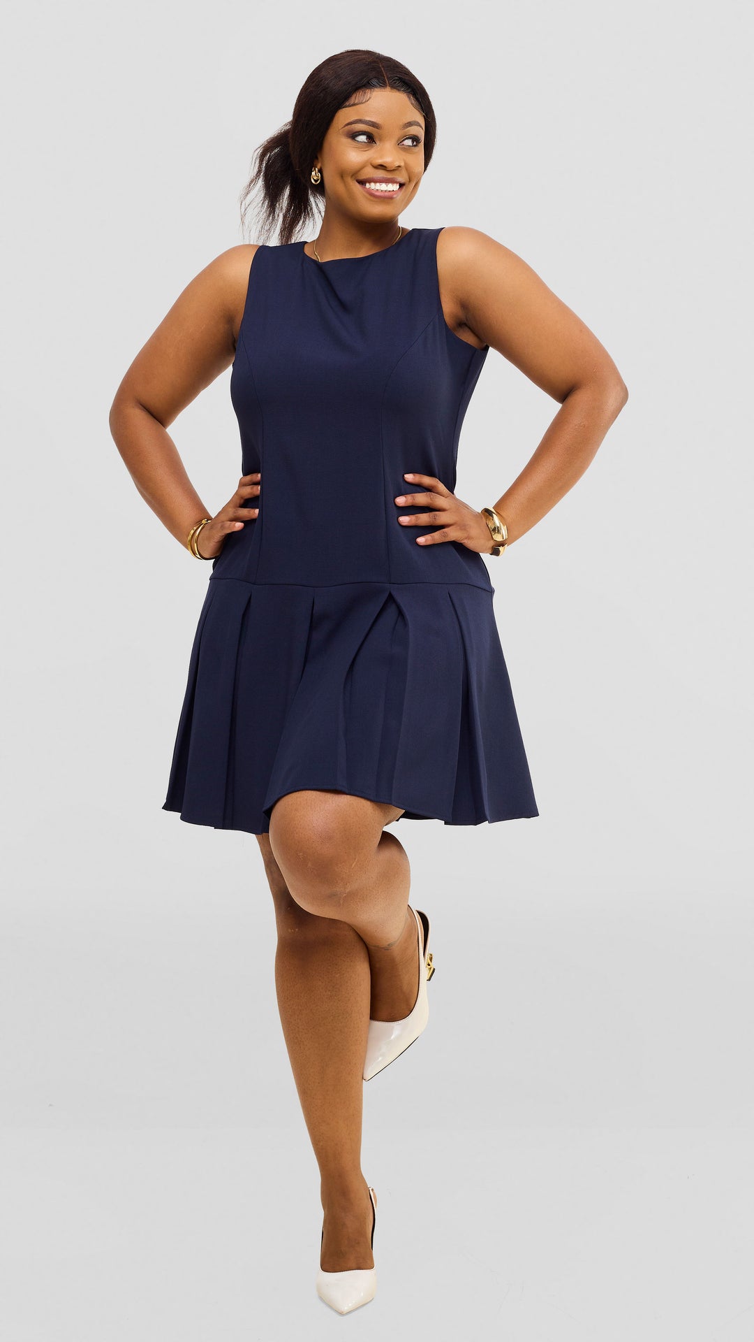 Vivo Niari Pleated Dress In Crepe - Navy