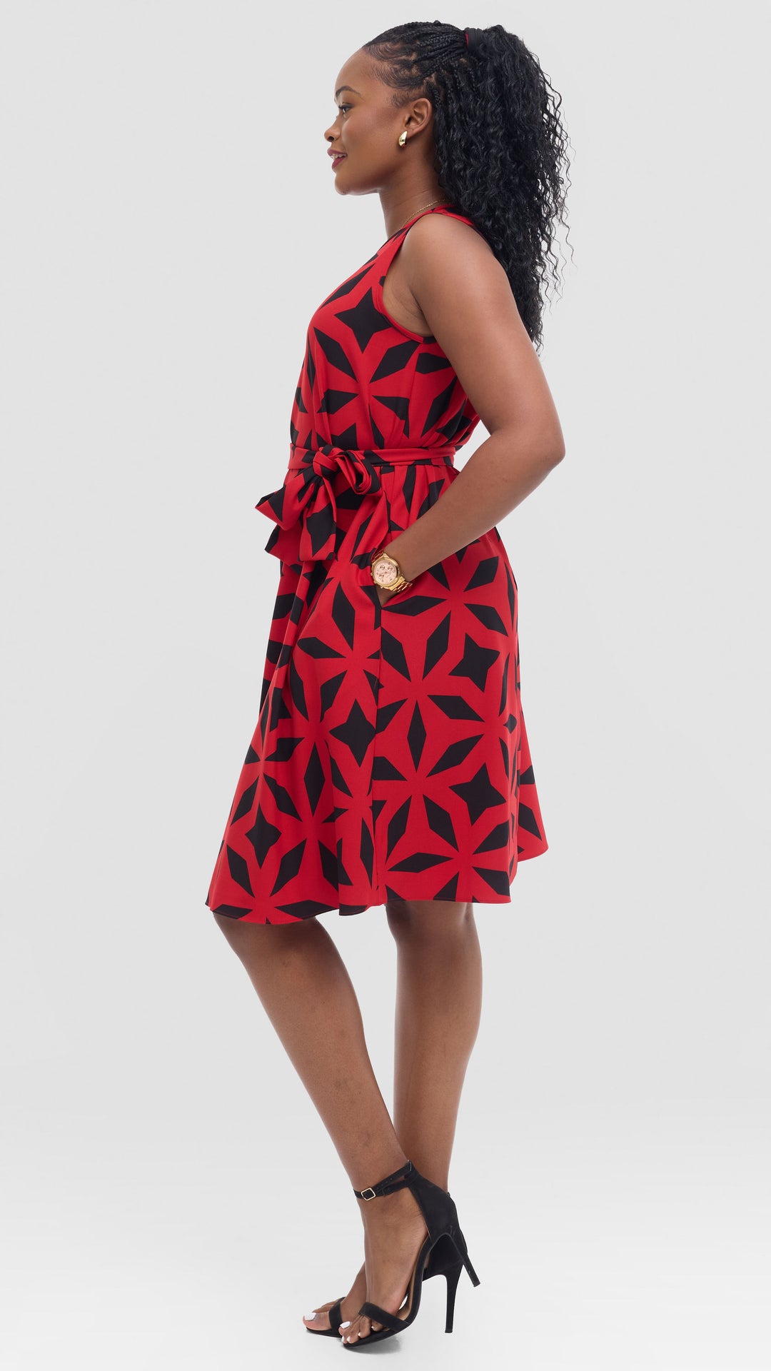 Vivo Niari Sleeveless Tent Dress in Crepe - Red / Black Print