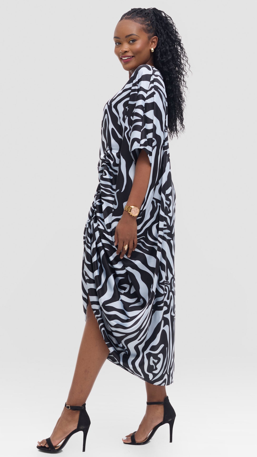 Vivo Liora Side Drawstring Kaftan Dress in Satin - Grey / Black Print