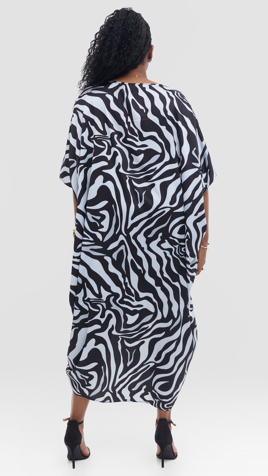 Vivo Liora Side Drawstring Kaftan Dress in Satin - Grey / Black Print