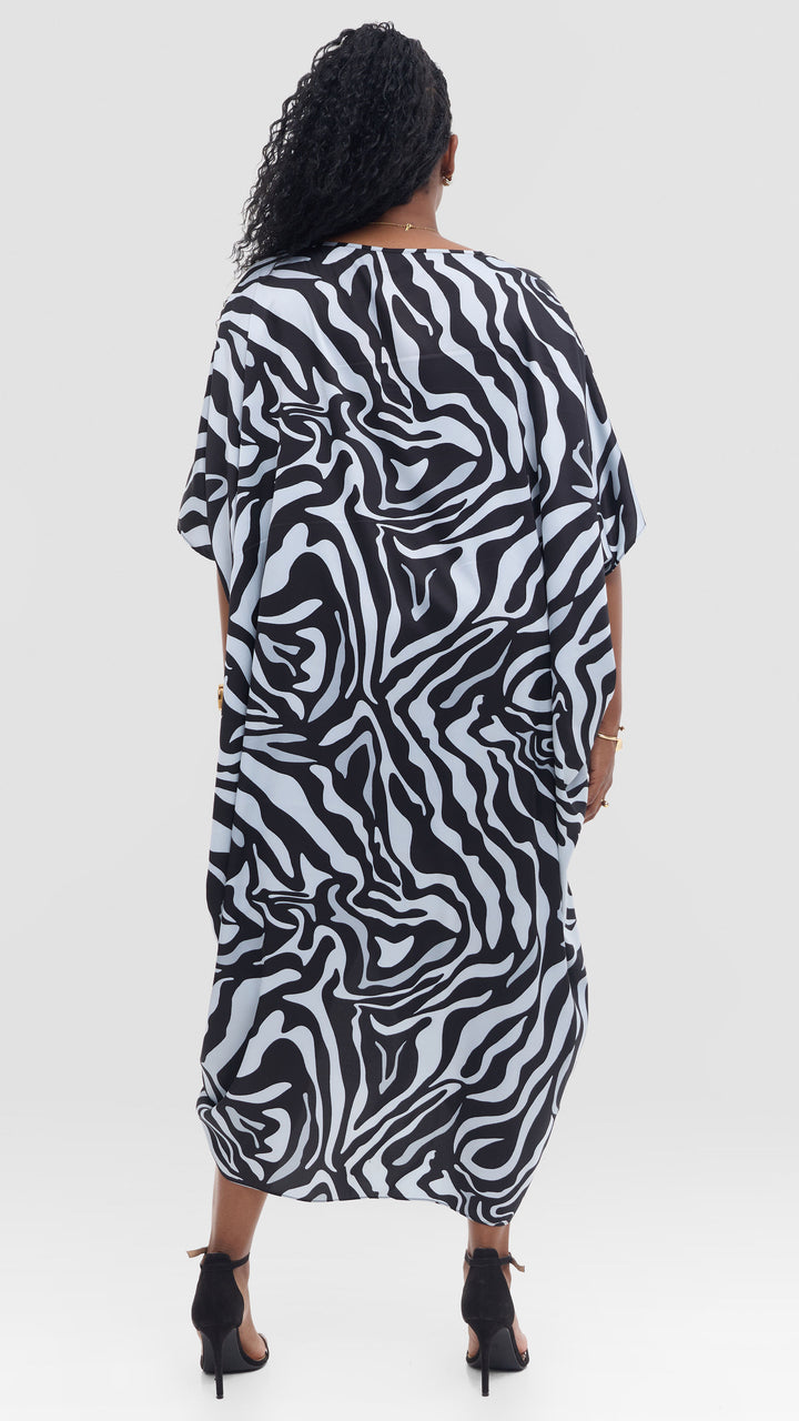 Vivo Liora Side Drawstring Kaftan Dress in Satin - Grey / Black Print