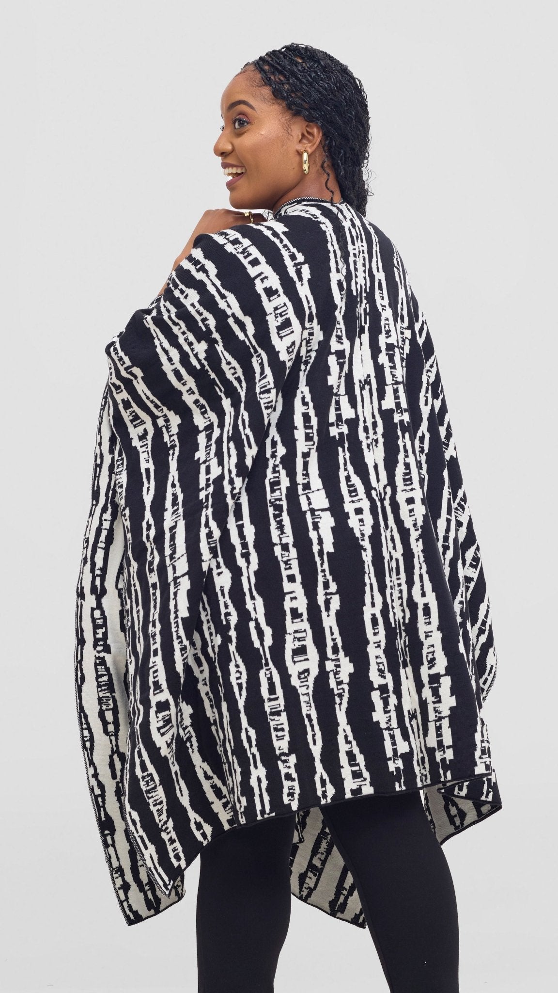 Vivo Reversible Poncho without Fringes - Black / Off - white Miwa Print - Shopzetu