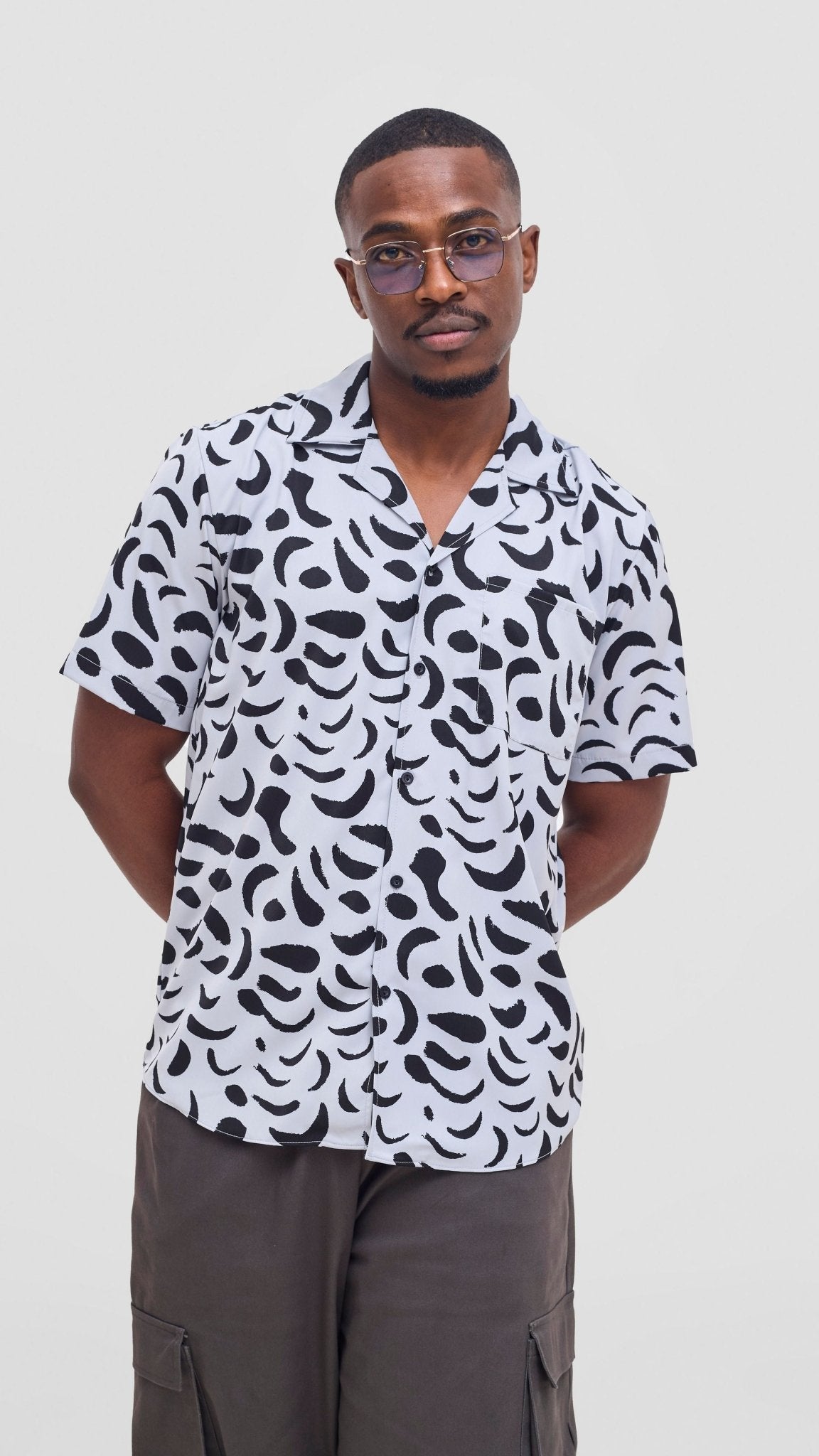 Shiv & Shikie X Safari Printed Short Sleeve Shirt - Grey / Black Ezi Print - Shopzetu