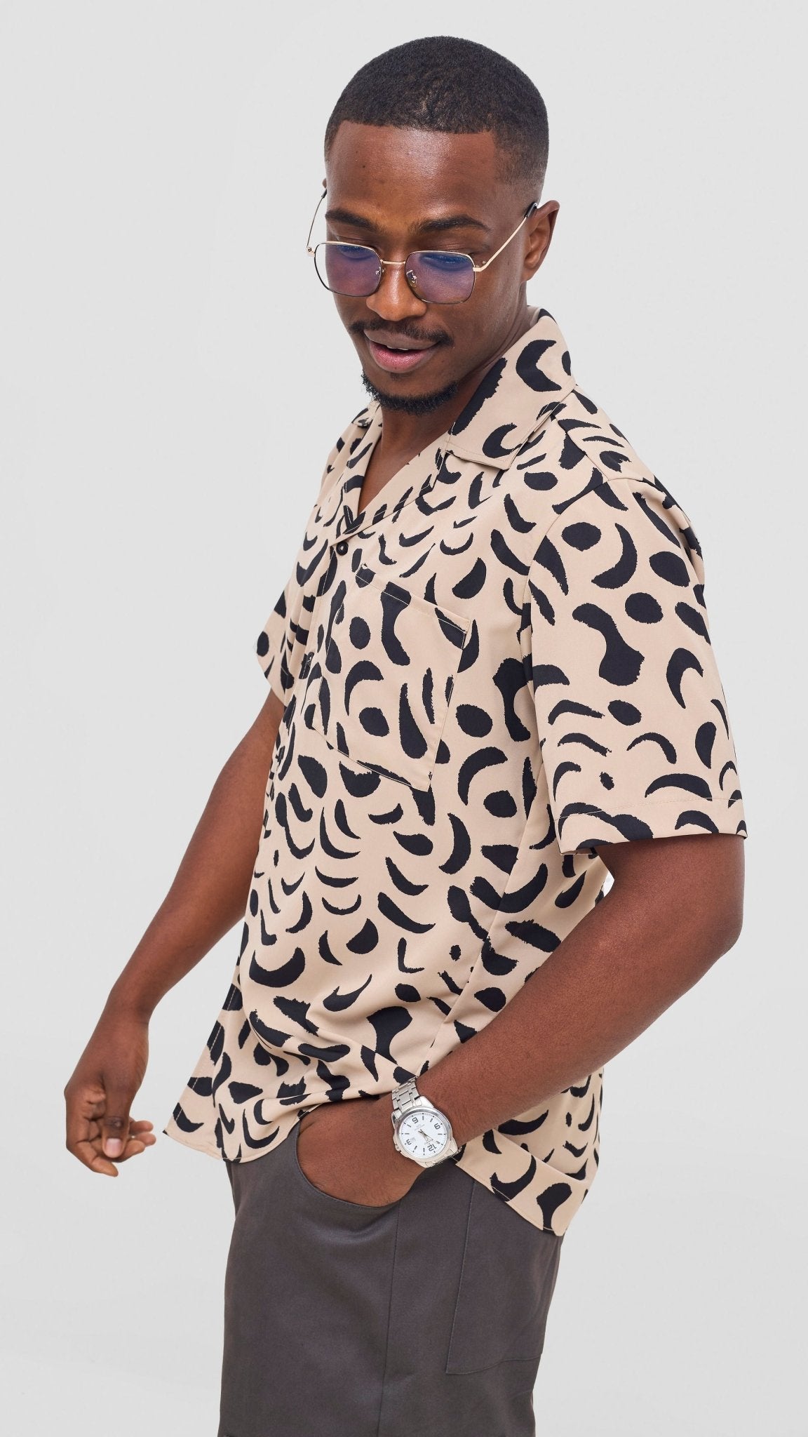 Shiv & Shikie X Safari Printed Short Sleeve Shirt - Taupe / Black Ezi Print - Shopzetu