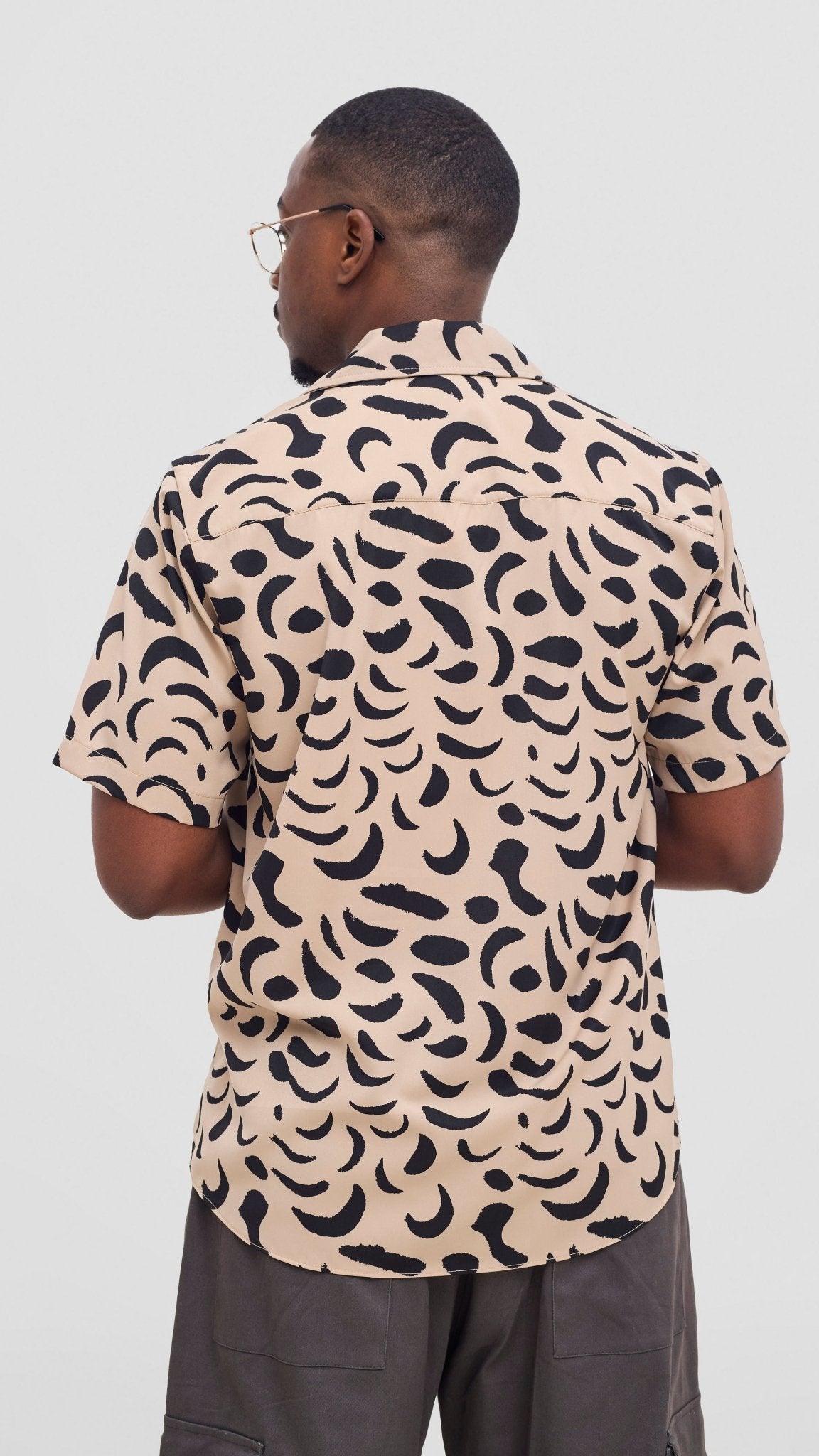 Shiv & Shikie X Safari Printed Short Sleeve Shirt - Taupe / Black Ezi Print - Shopzetu