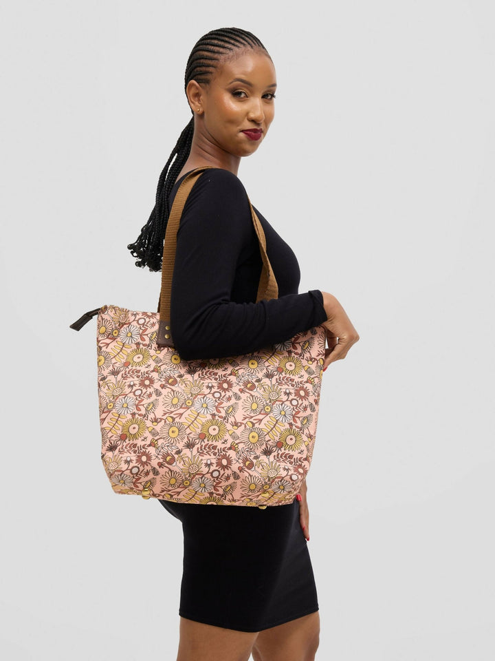 Lelesta Creations X UndaMeta Tote Bag ( Ditzy Maua Rosy) - Peach - Shopzetu