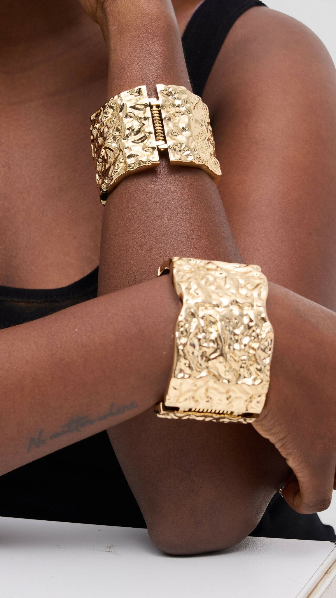 Afrodame Chunky Bangle - Gold - Shopzetu
