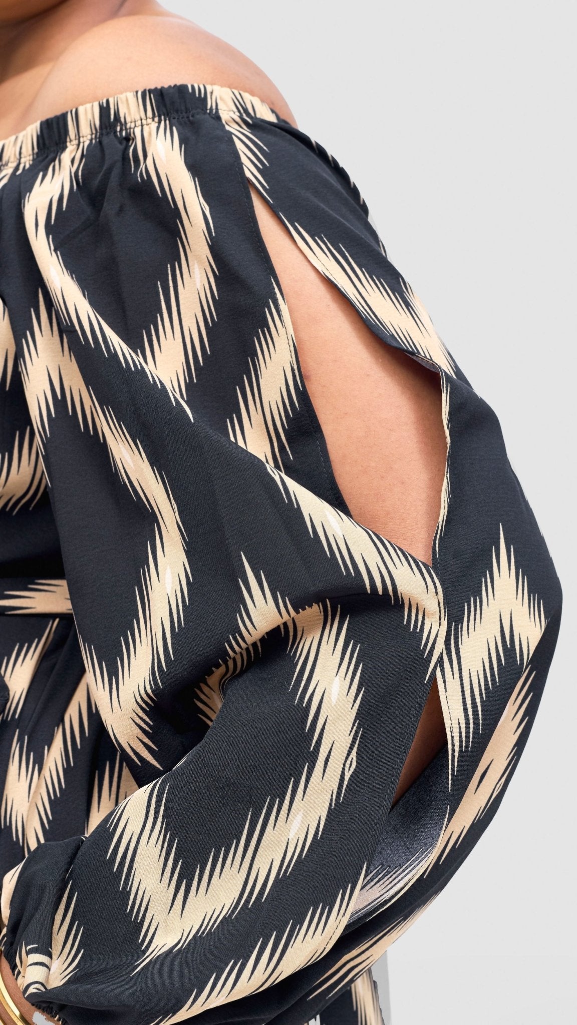 Vivo Yumi Off Shoulder Jumpsuit - Cream / Black Rumi Print - Shopzetu