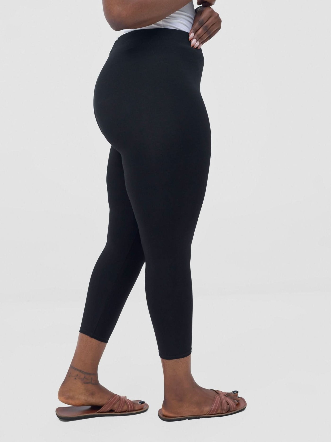Vivo Basic Capri Leggings - Black - Shopzetu