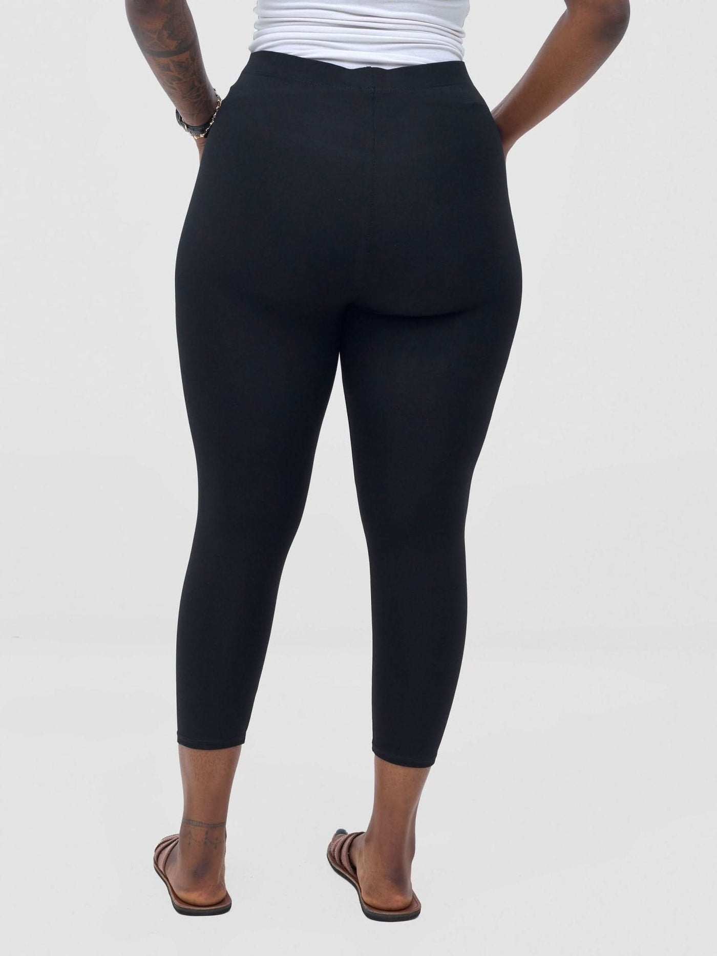 Vivo Basic Capri Leggings - Black - Shopzetu