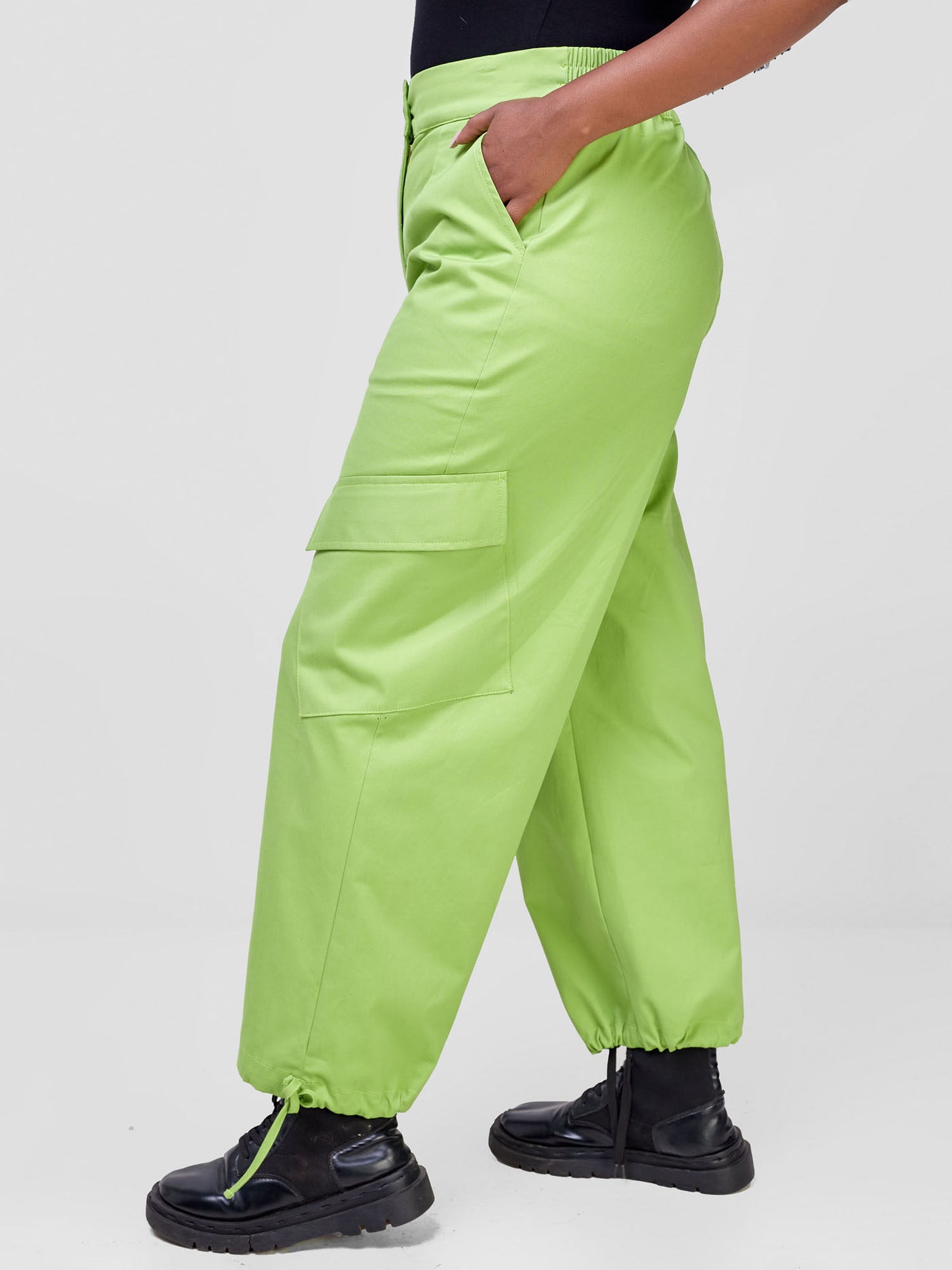 Safari by Vivo Kamari Capri Cargo Pants - Green