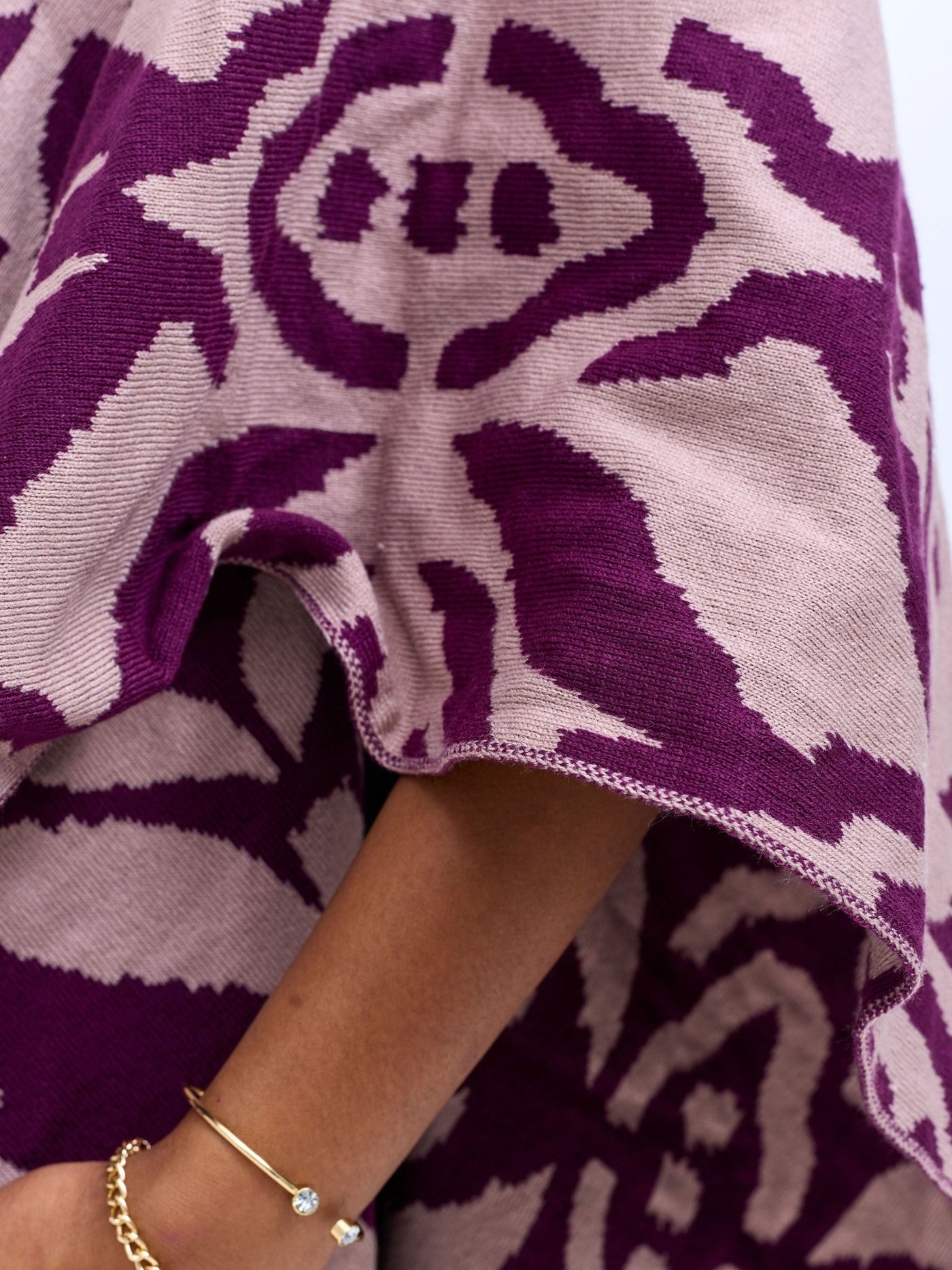 Vivo Reversible Poncho without Fringes - Plum / Champagne Ukwi Print - Shopzetu