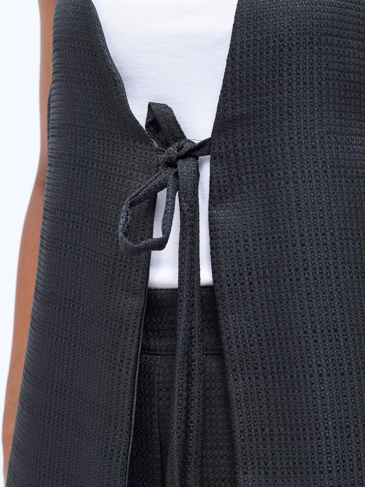 Vivo Analo Sleeveless Tie Kimono - Black - Shopzetu