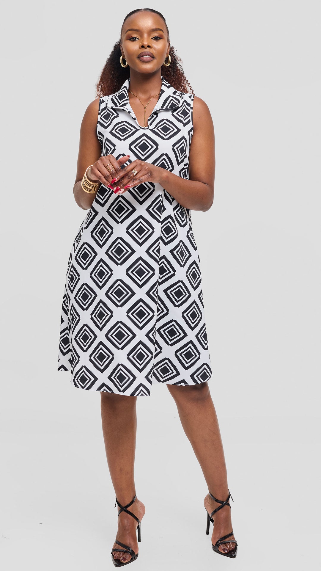 Vivo Asha Sleeveless Knee Length Dress In Crepe - White / Black Tori Print