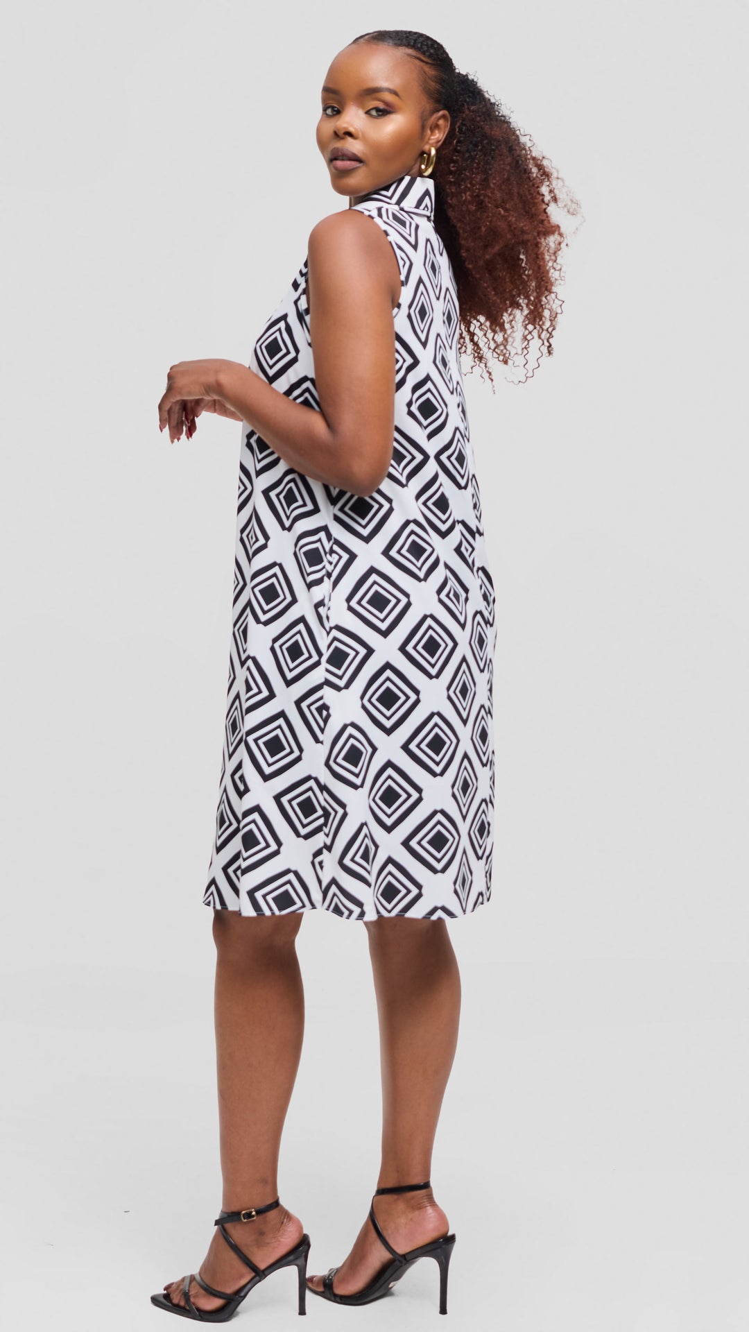 Vivo Asha Sleeveless Knee Length Dress In Crepe - White / Black Tori Print