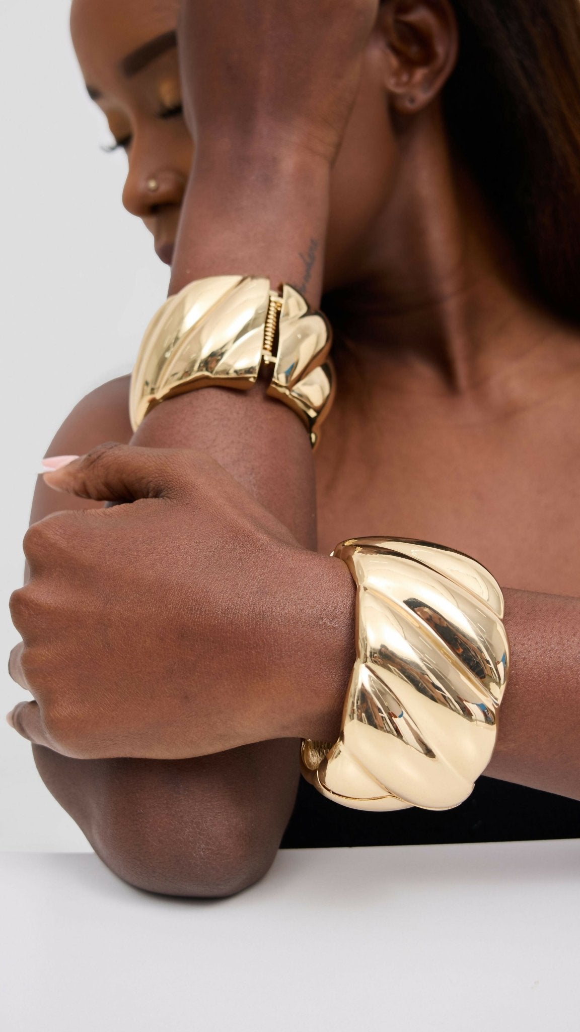 Afrodame Chunky Bangle - Gold - Shopzetu