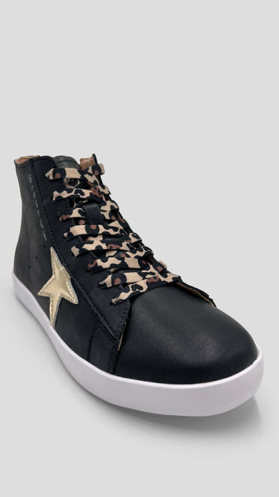 Julz Blayke Sneaker - Black - Shopzetu