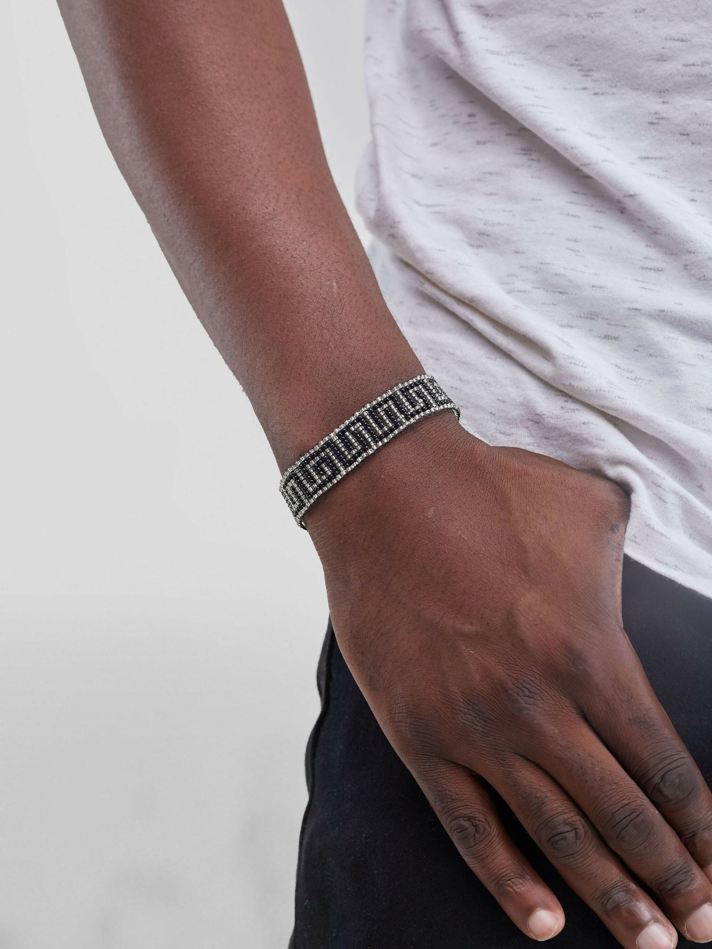 Meishan Curios Cubes Looming Bangle - Silver / Black - Shopzetu