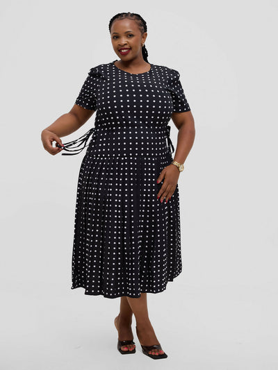 Hessed Polka Dot Short Sleaved Pleated With Belt Dress - Black - Shopzetu
